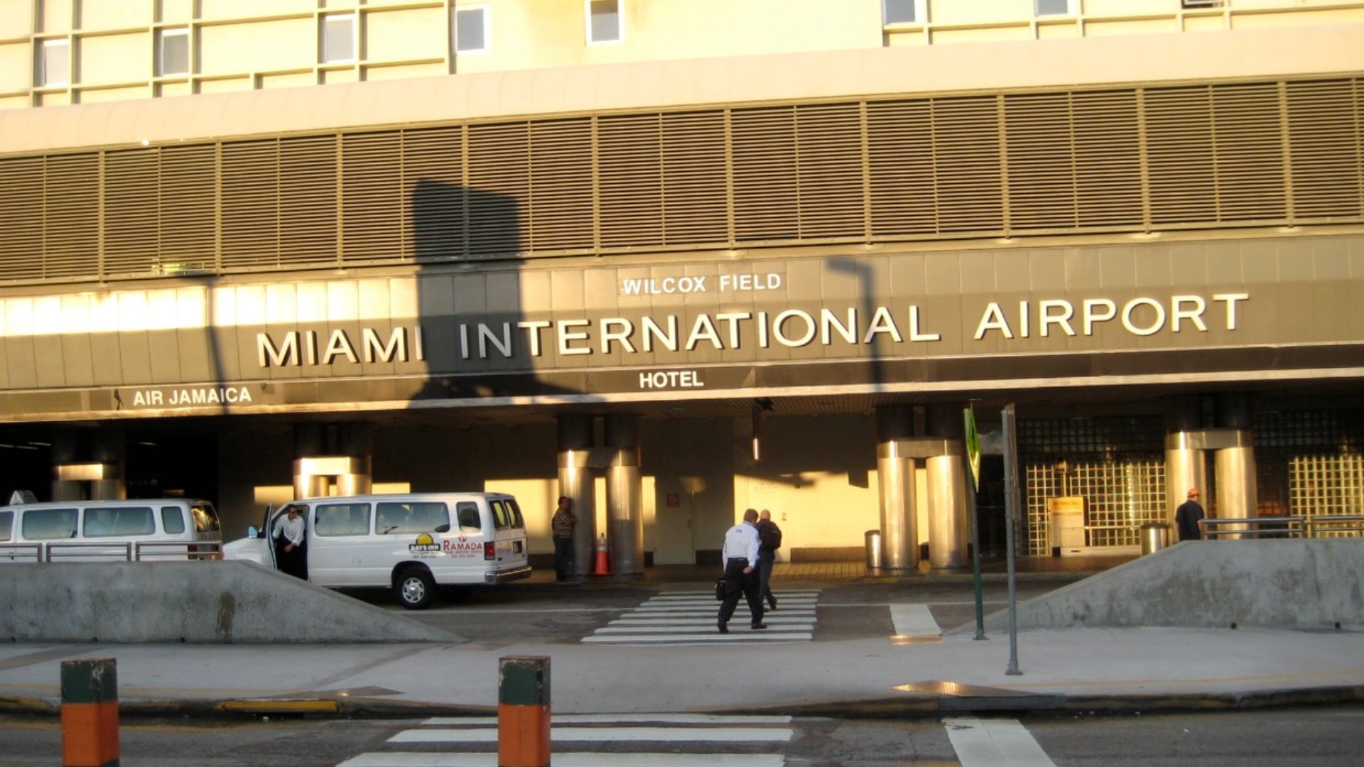 File:MiamiInternationalAirportFront.jpg