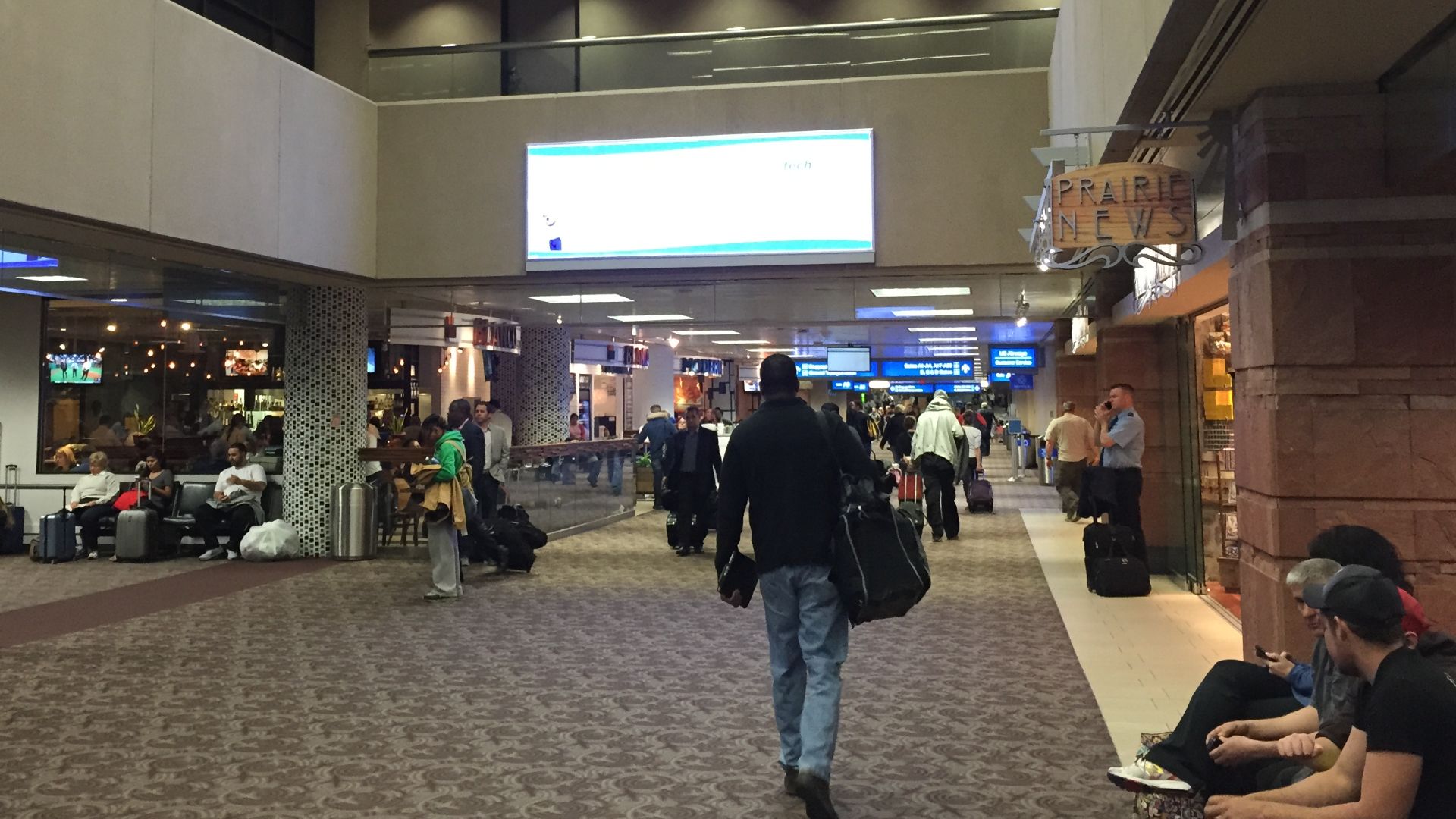 File:2015-04-08 20 59 32 Interior view of Terminal 4 near Gate A5 at Phoenix Sky Harbor International Airport, Arizona.jpg