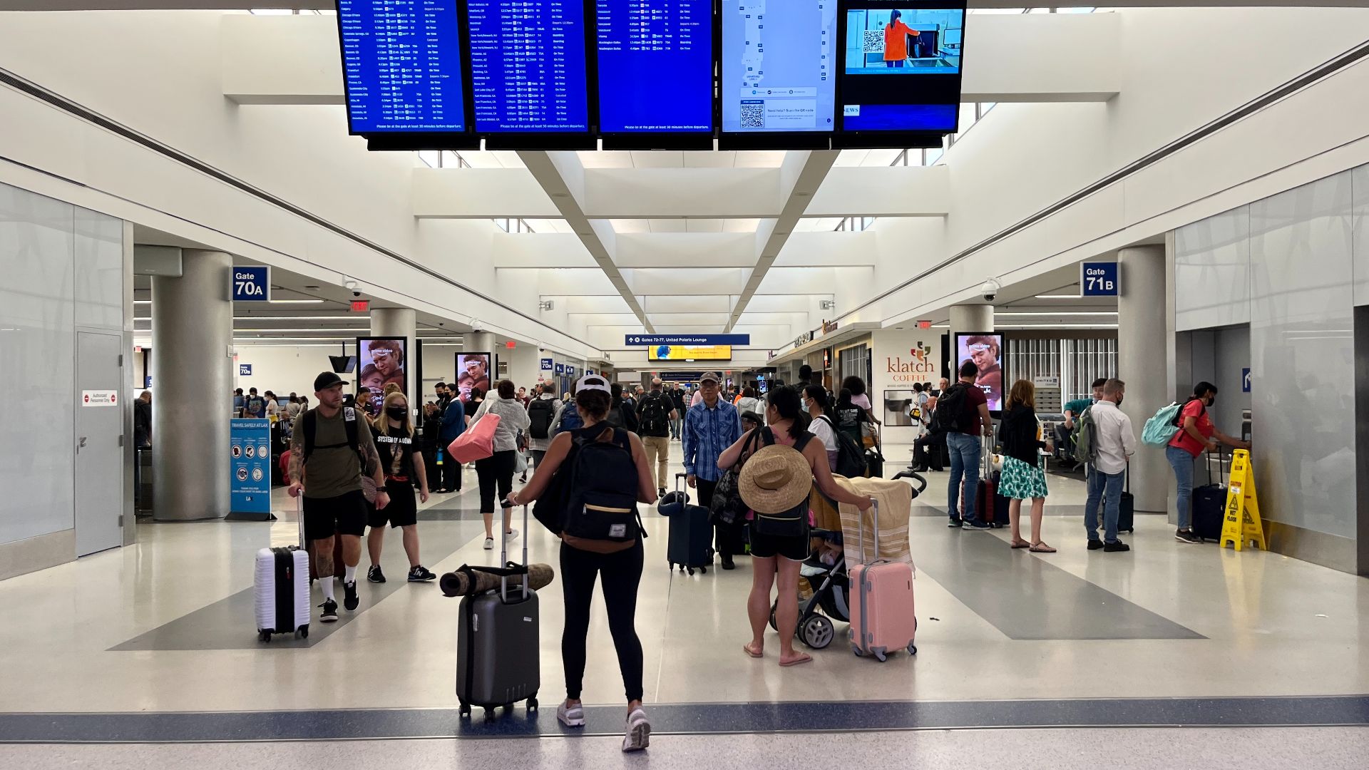 File:Terminal corridor at Los Angeles International Airport (July 2022).jpg