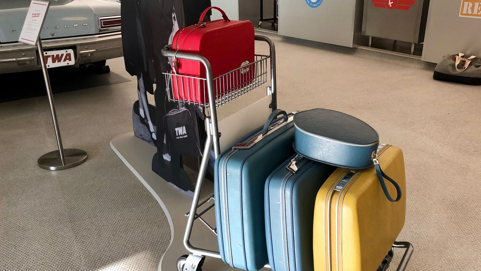 File:Luggage Cart, TWA Flight Center, John F. Kennedy International Airport, Jamaica, Queens, New York City, NY - 48581209351.jpg