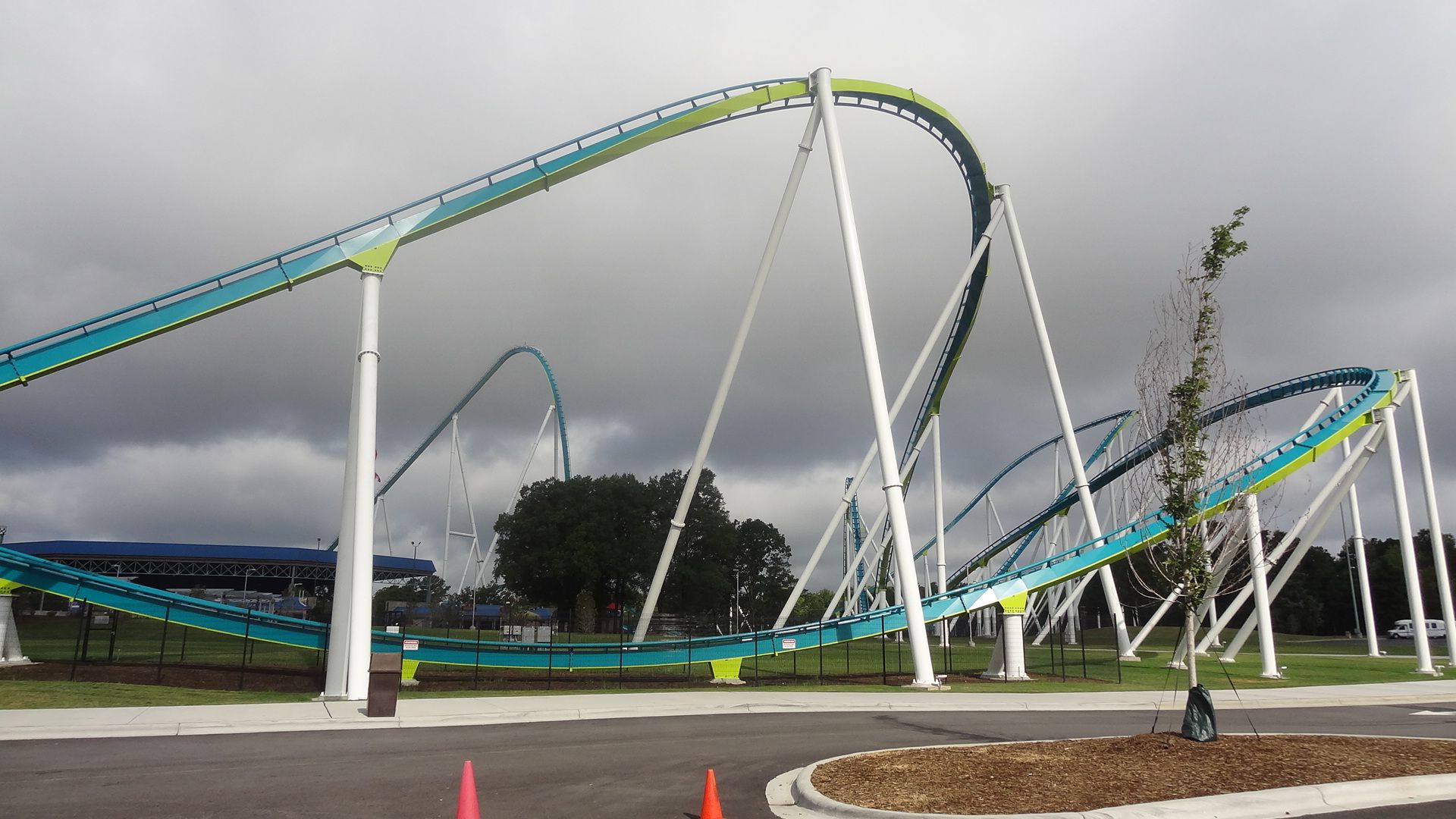 File:Fury 325 (Carowinds) 1.jpg