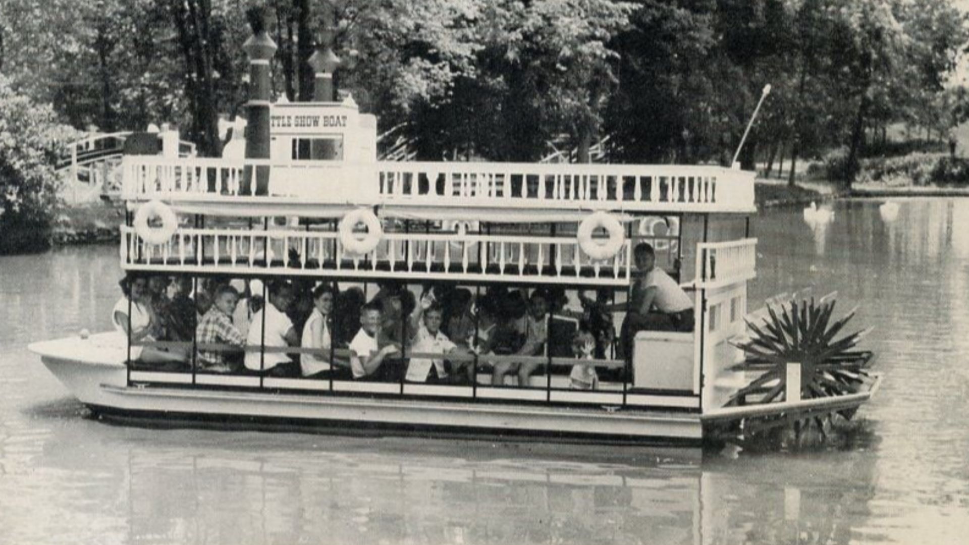 File:Williams Grove Amusement Park Little Show Boat.jpg