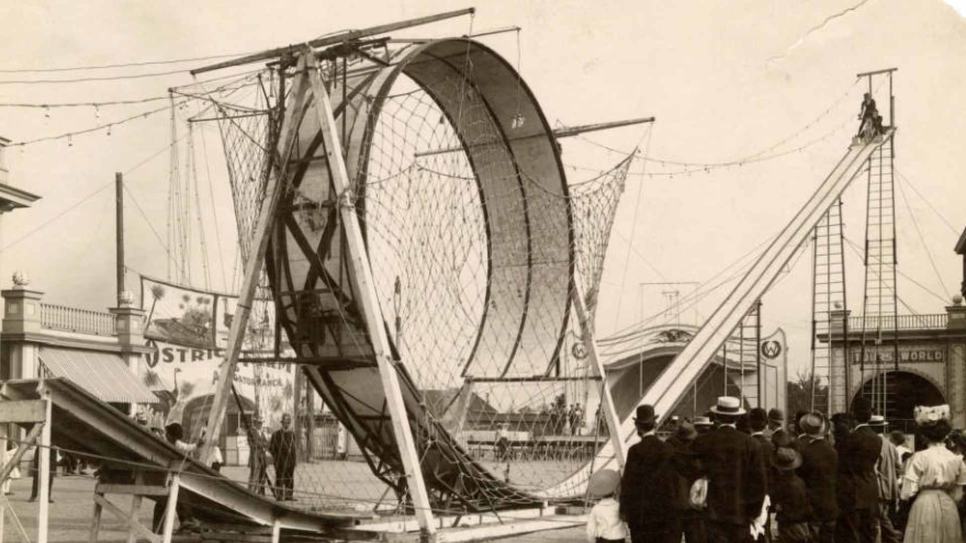 File:Stunt cyclist, Oscar V. Babcock's performance at Wonderland Park.jpg