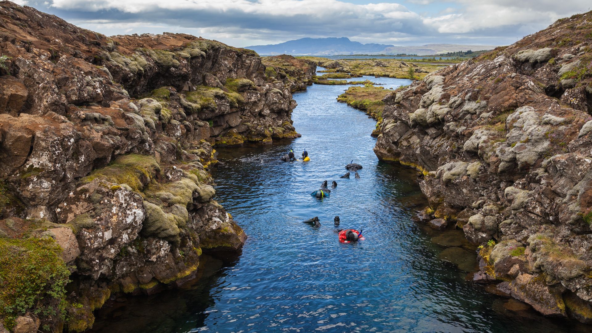File:Cañón Silfra, Parque Nacional de Þingvellir, Suðurland, Islandia, 2014-08-16, DD 055.JPG