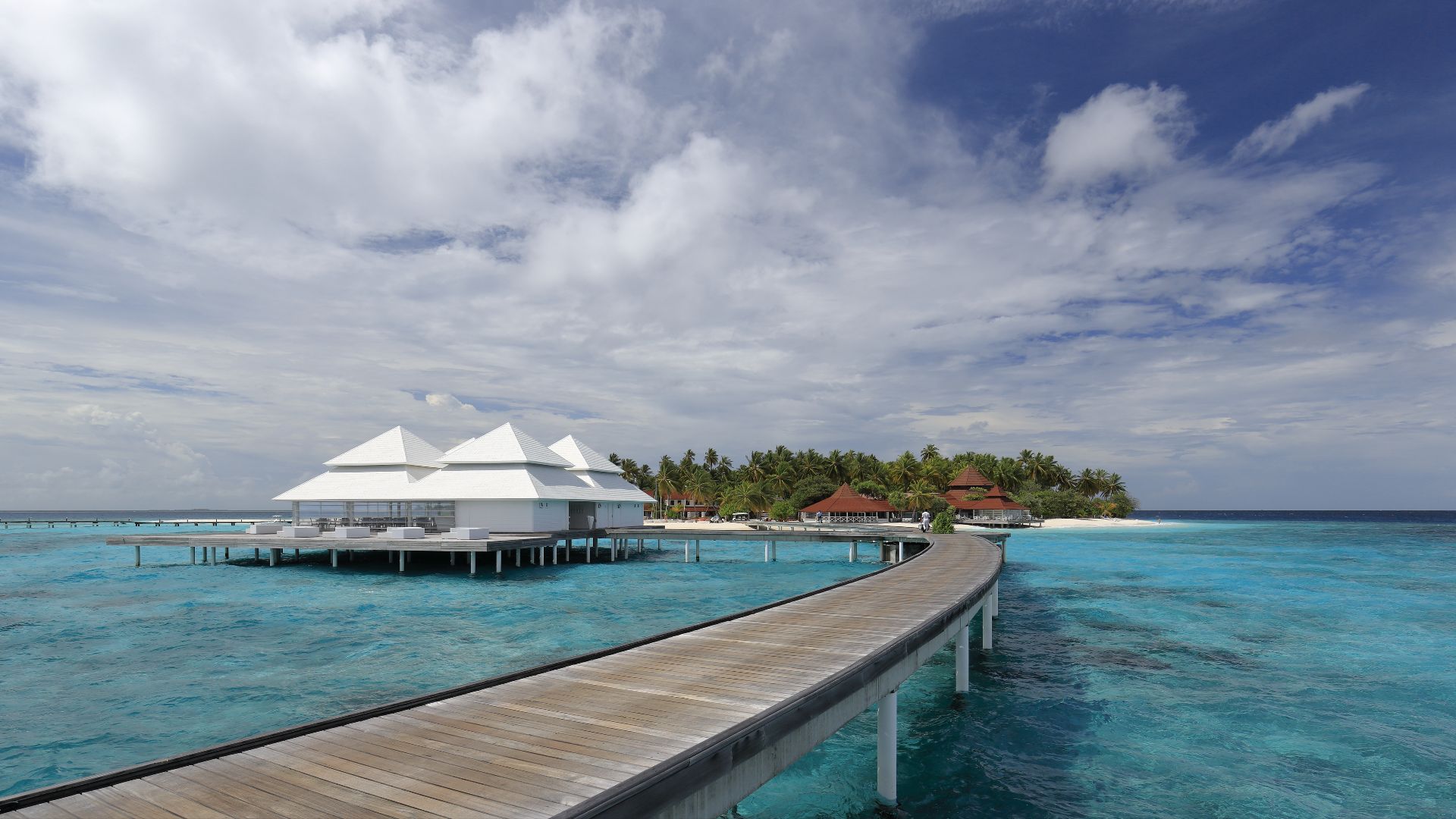 File:Diamonds Thudufushi Beach and Water Villas, May 2017 -04.jpg
