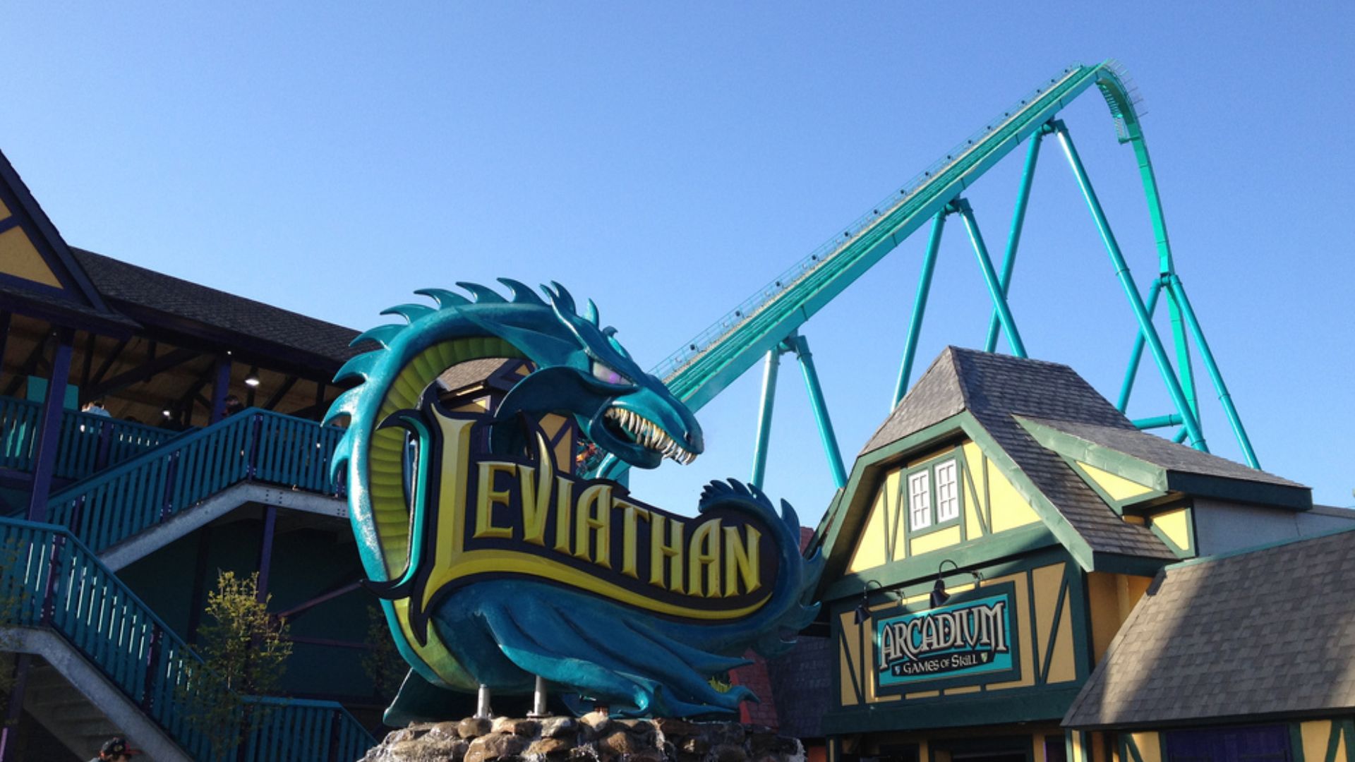 File:Leviathan Lift and Sculpture.jpg