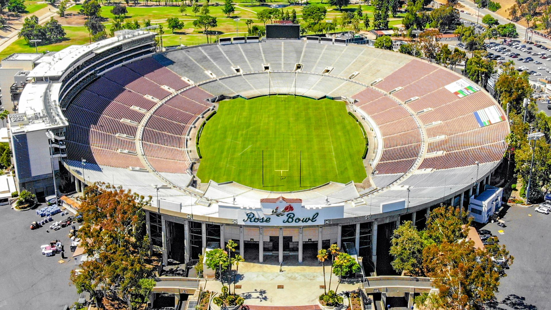 File:2018.06.17 Over the Rose Bowl, Pasadena, CA USA 0039 (42855669451) (cropped).jpg