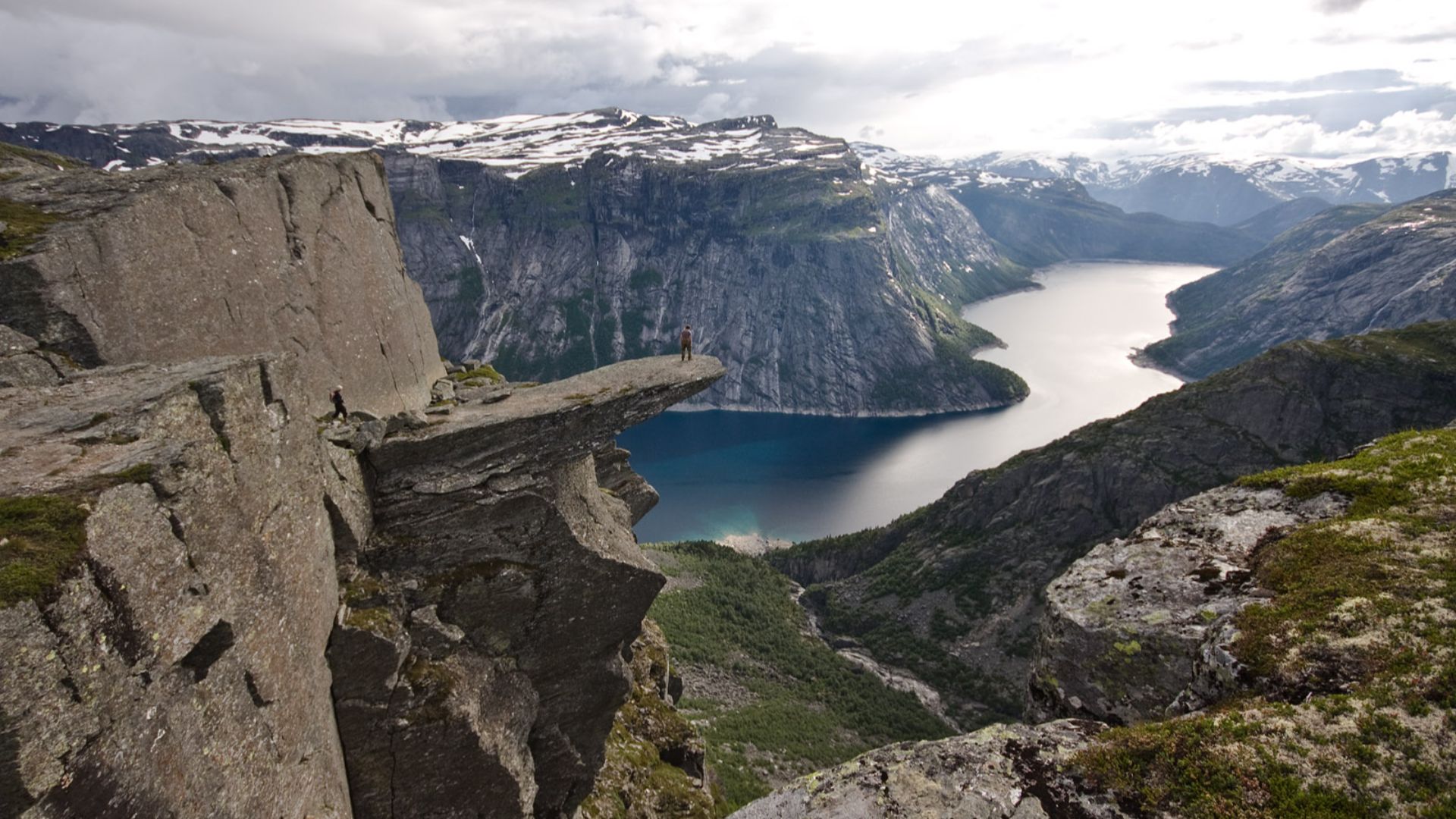 File:View of trolltunga.jpg