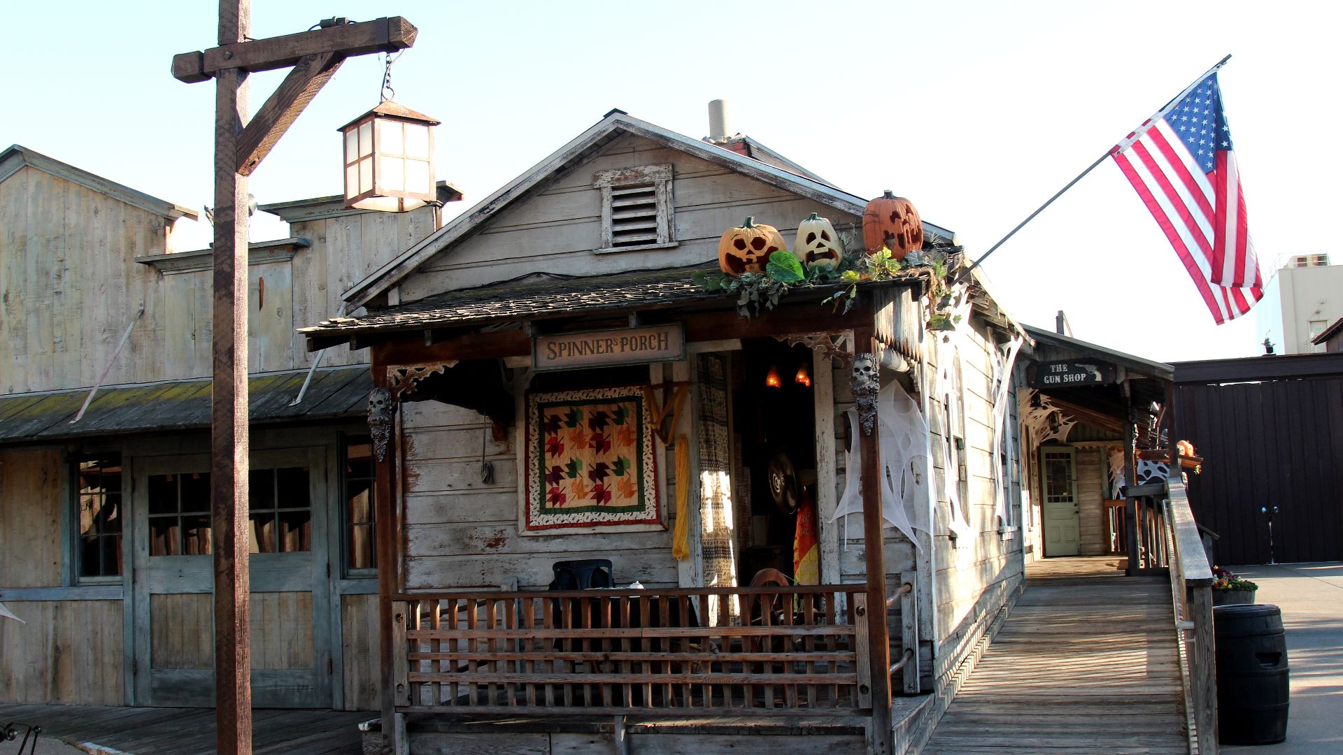 File:Knott's Berry (Spooky) Farm (21974263853).jpg