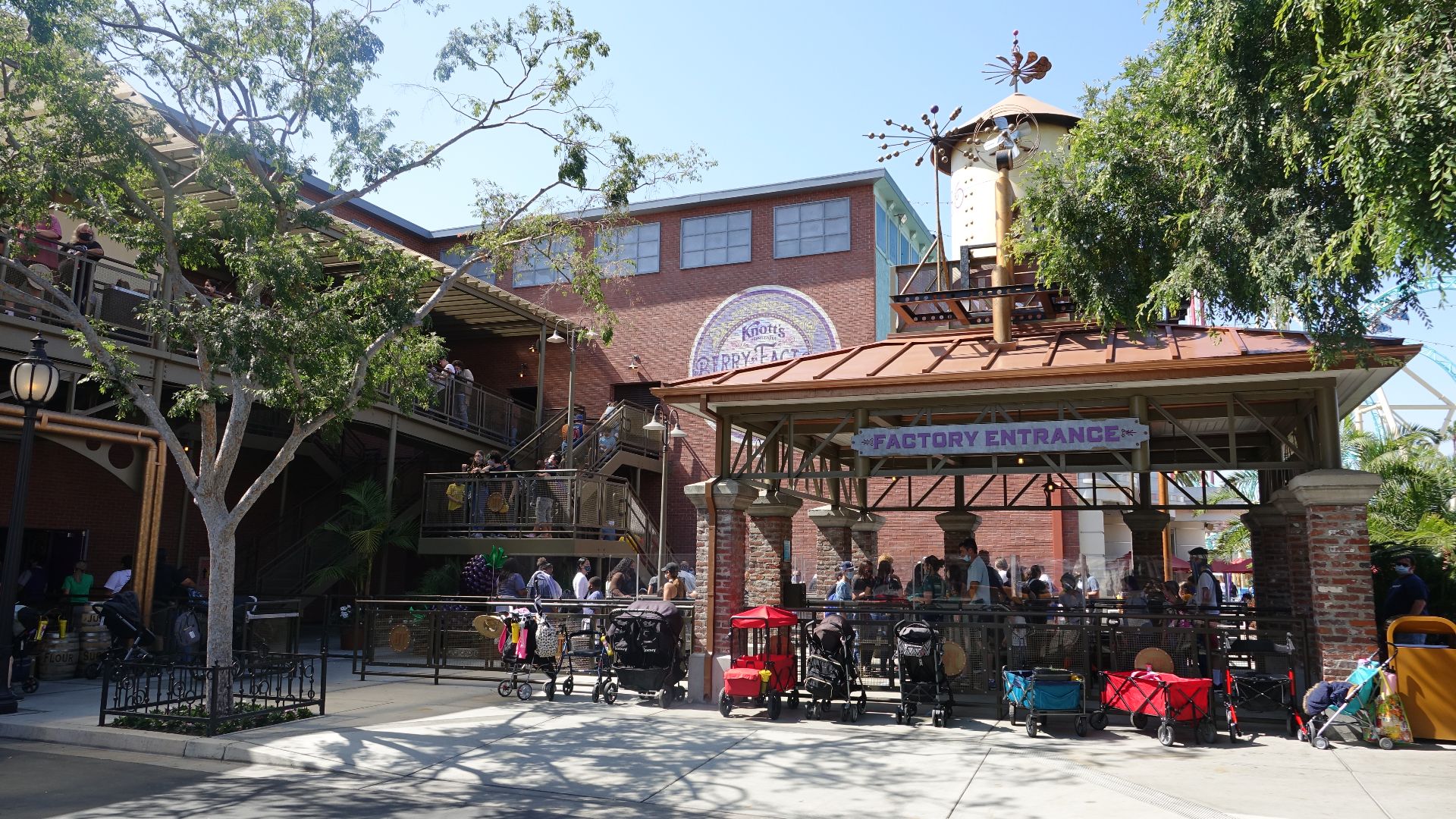 File:Knott's Bear-y Tales Return to the Fair 37.jpg