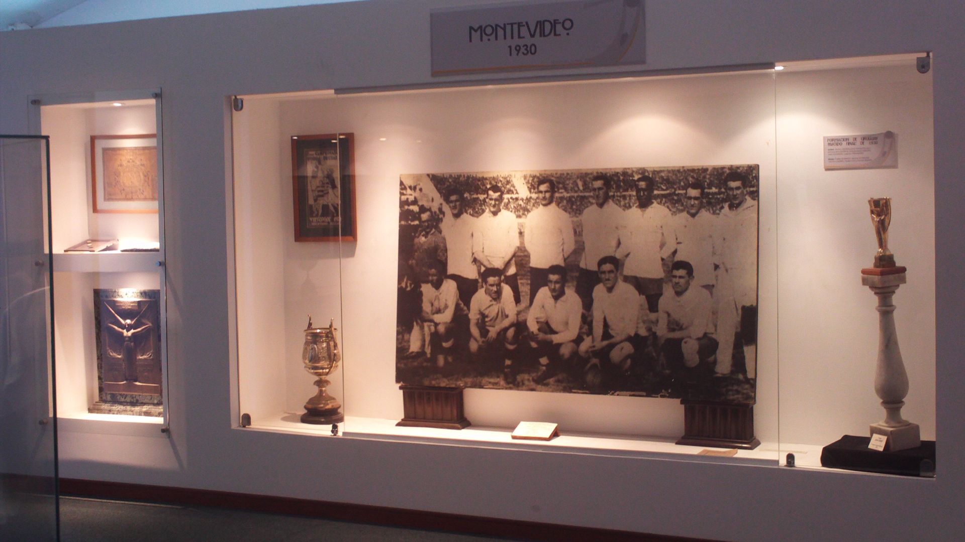 File:Uruguayan team in 1930 football world cup.jpg