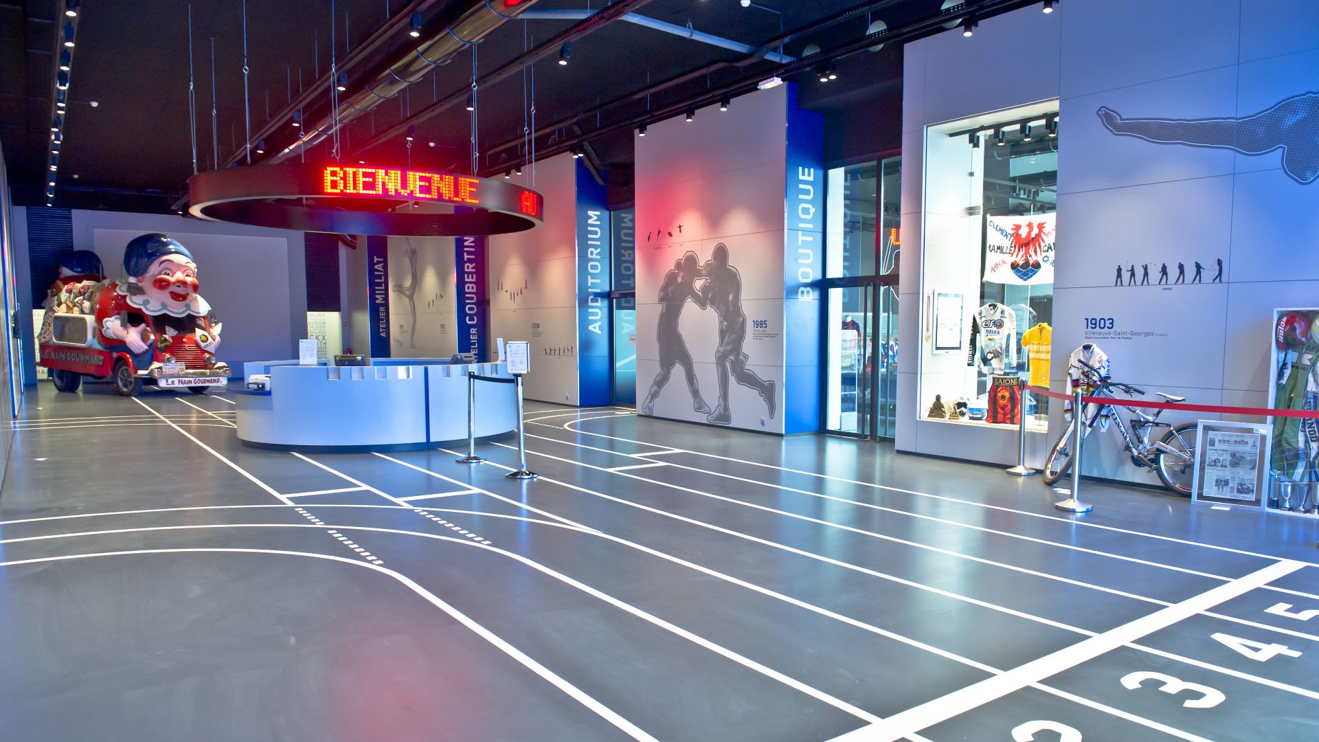 File:Hall d'accueil du Musée National du Sport.jpg