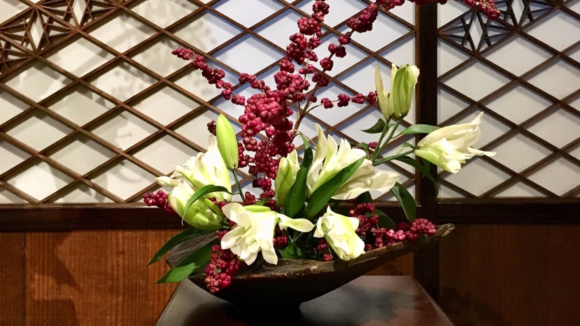 File:Ikebana exhibition at Meguro Gajoen 2018 11.jpg