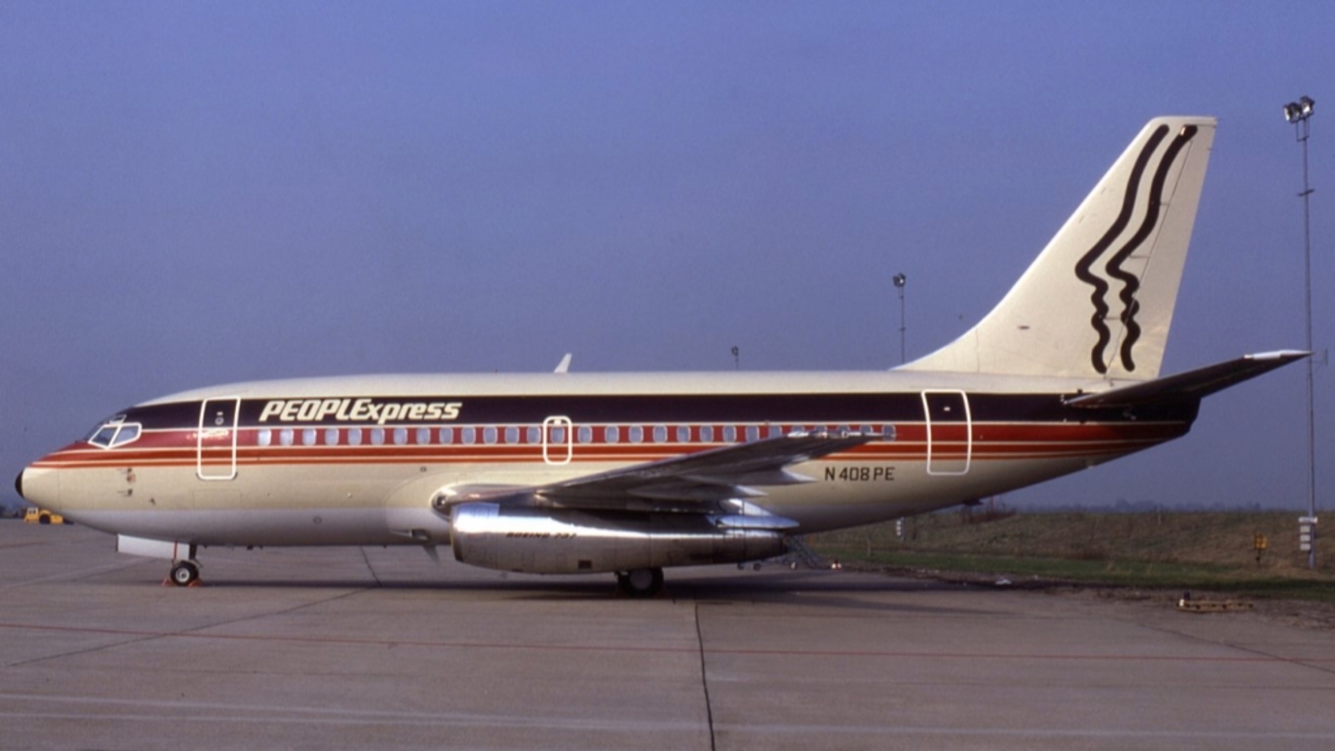 File:PEOPLExpress Boeing 737-100 Groves.jpg