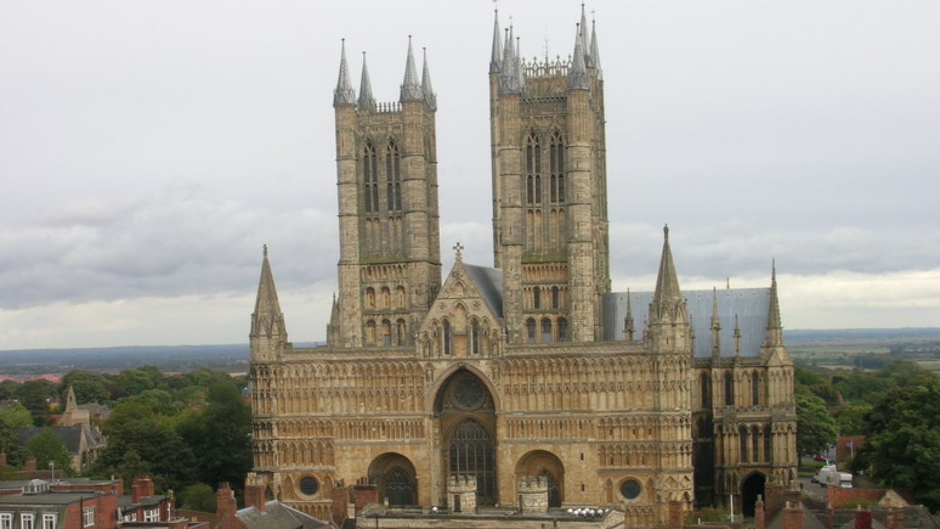 File:Lincoln Cathedral - geograph.org.uk - 1705091.jpg
