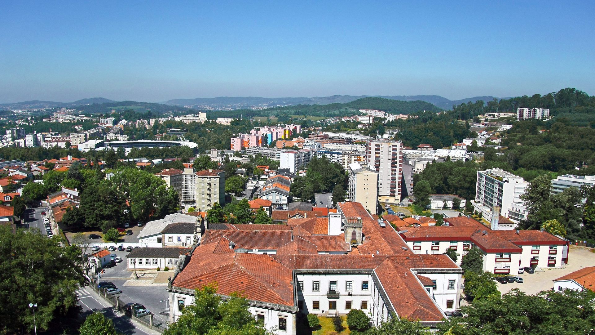 File:Guimarães - Portugal (11668367015).jpg