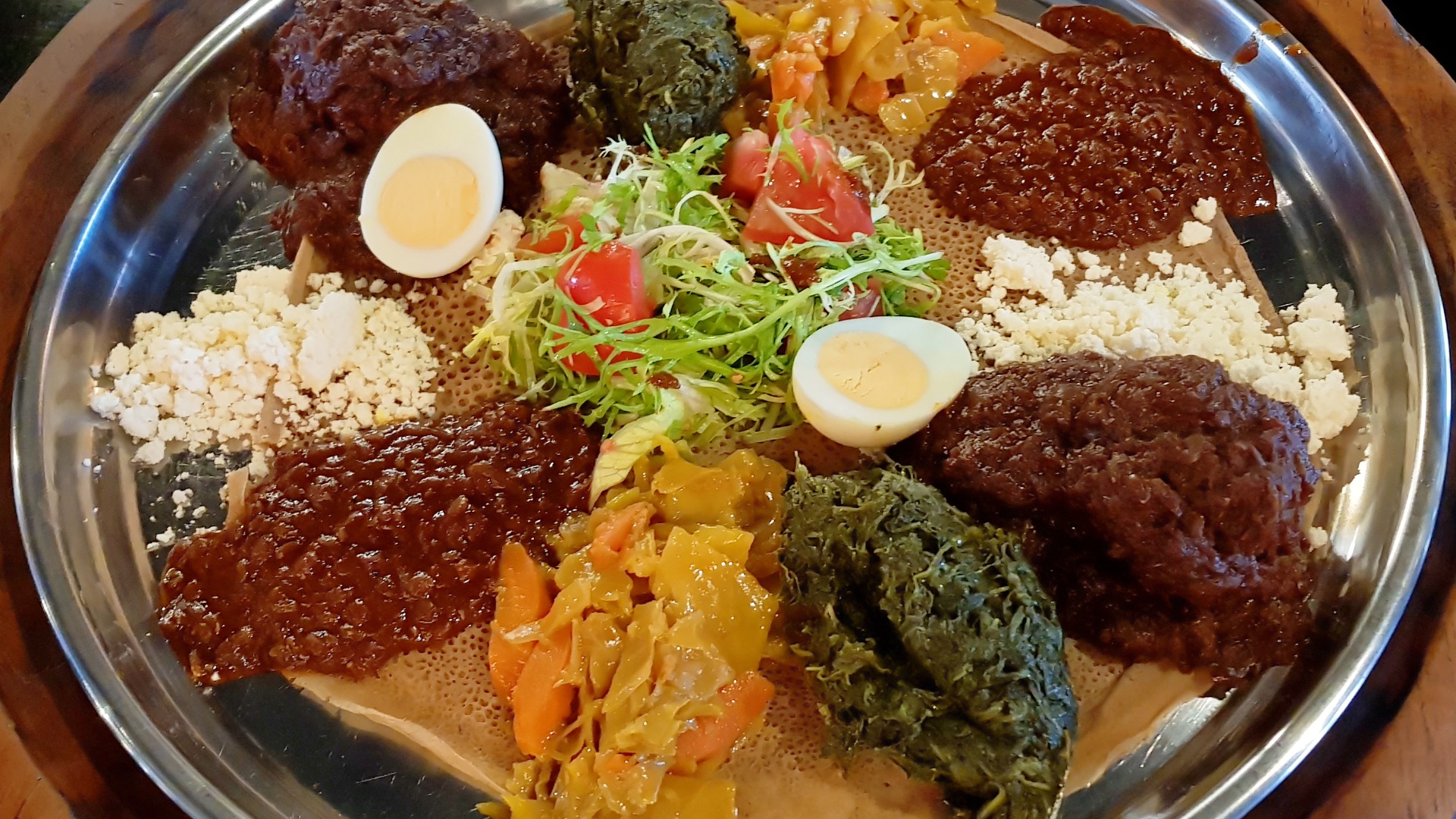 File:A formal serving of wat atop injera in Brussels, Belgium.jpg