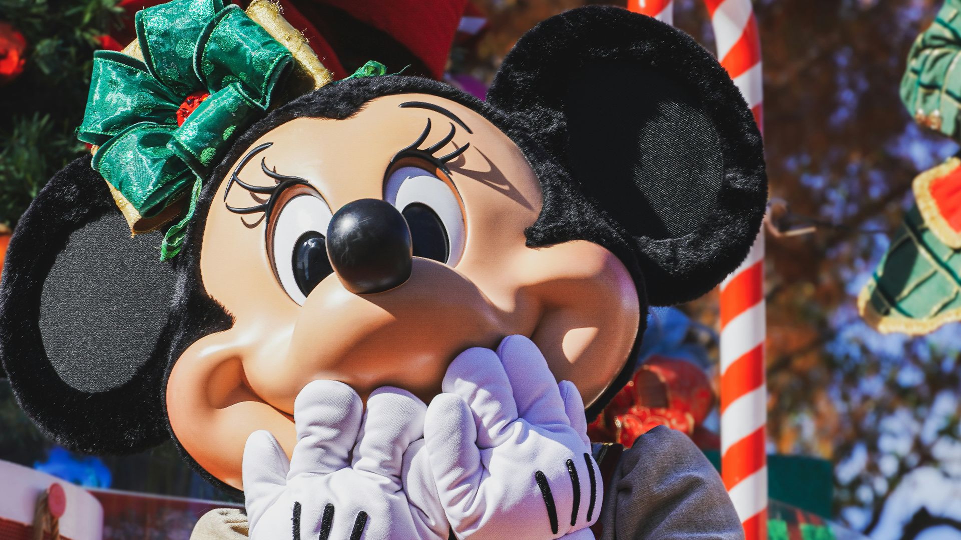 mickey mouse and minnie mouse plush toys