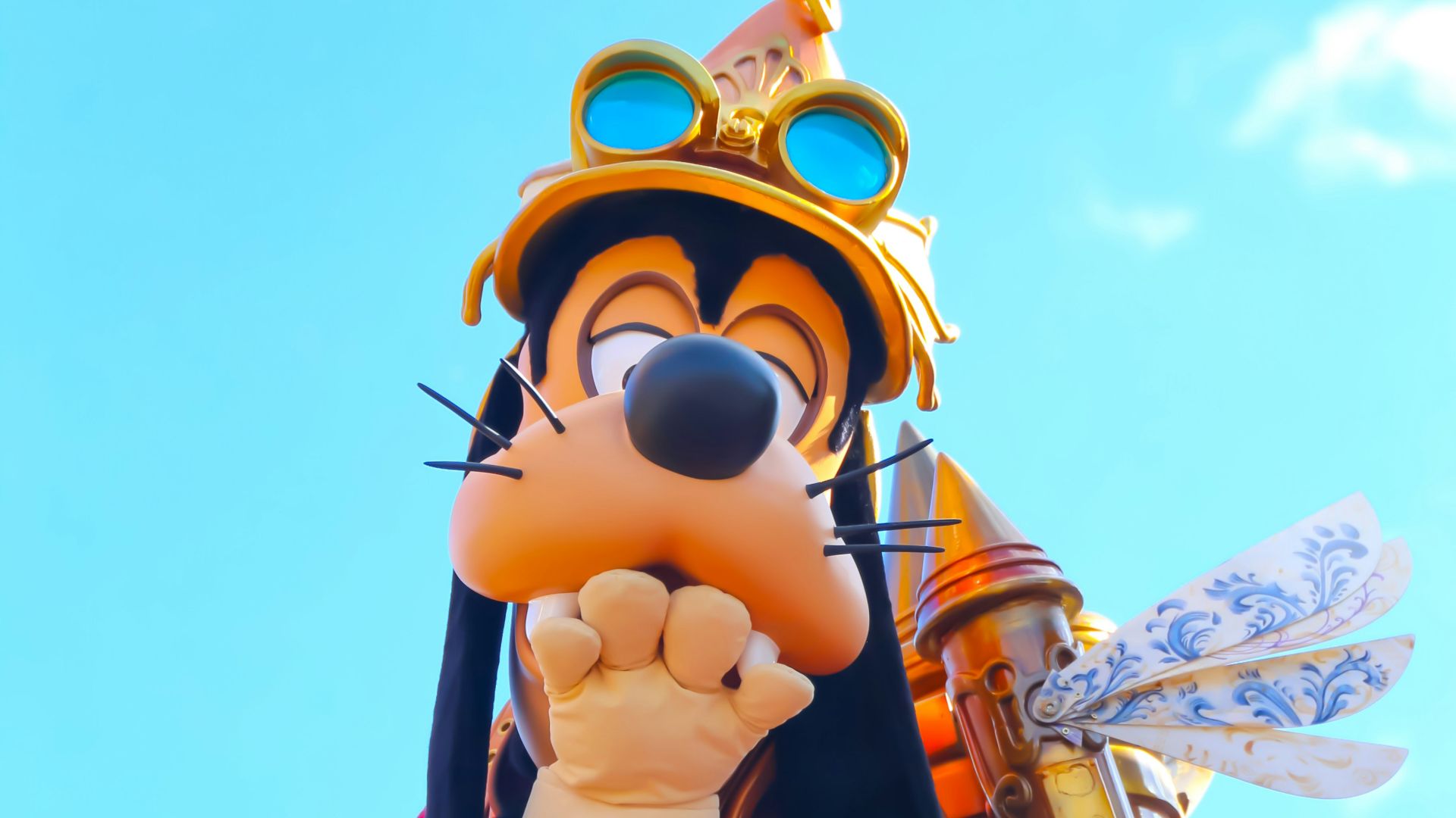 yellow and brown robot with wings