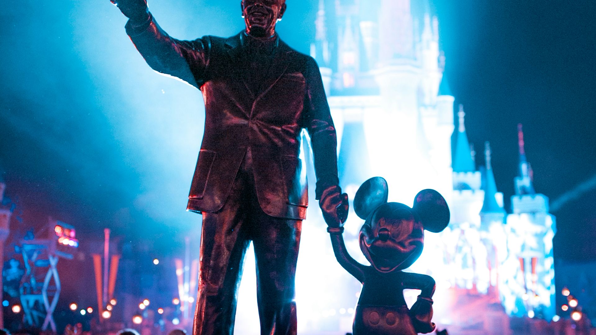Walt Disney and Mickey Mouse statue during daytime