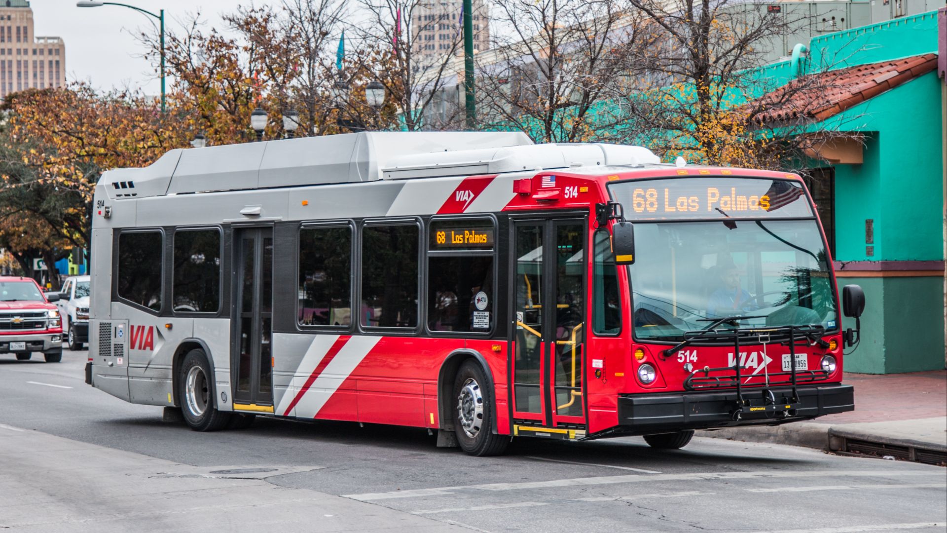 File:VIA Metropolitan Transit route 68 at Market Square.jpg