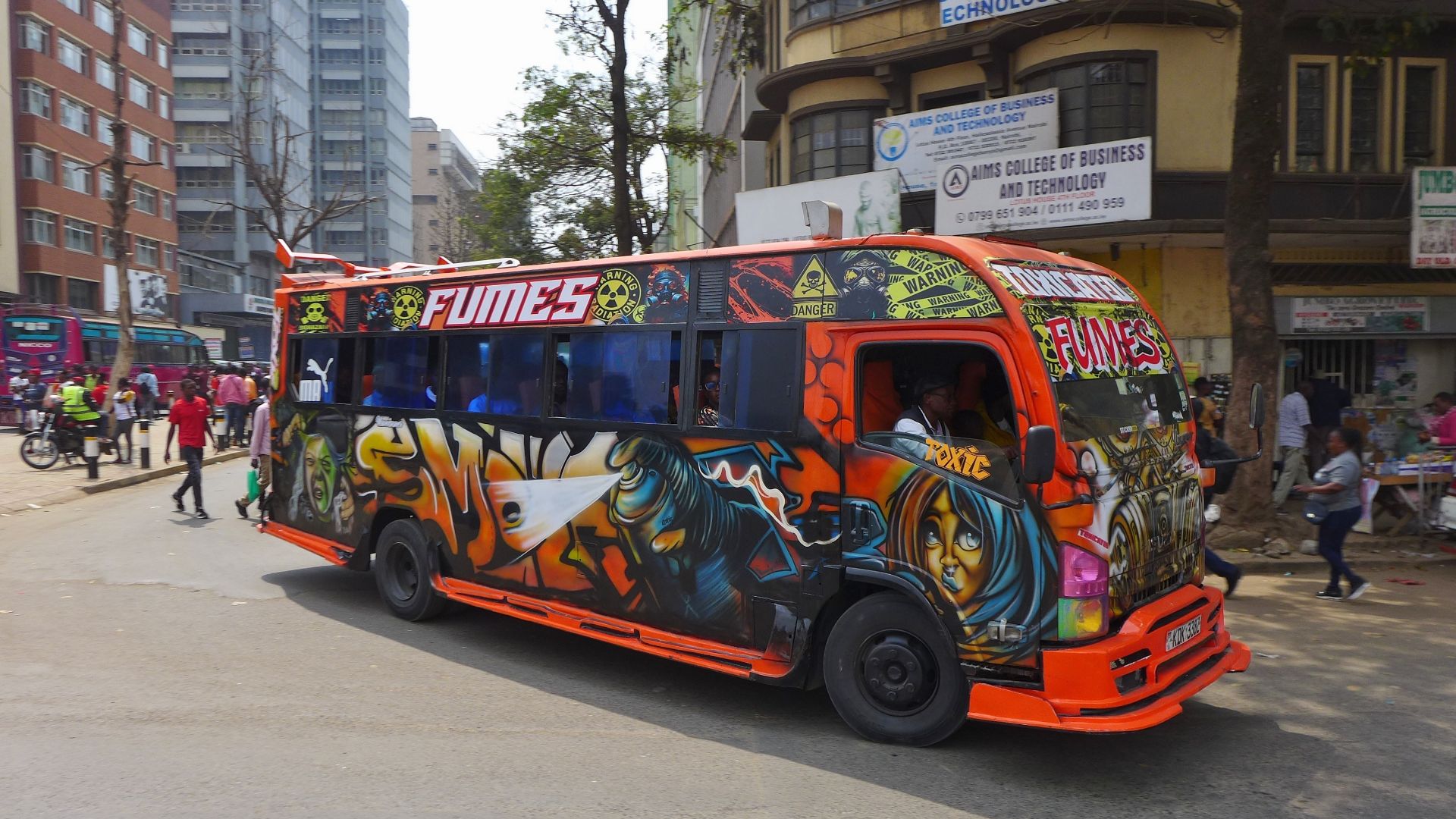 File:Nairobi Isuzu NQR, cnr Tom Mboya Street and Haile Selassie Avenue, 2025 (01).jpg