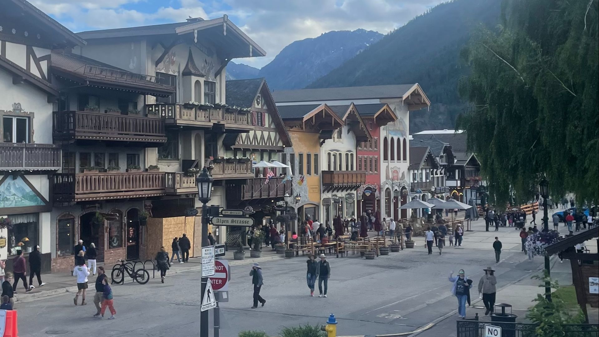 File:Main street in Leavenworth, Washington (2023-06-18) (cropped).jpg