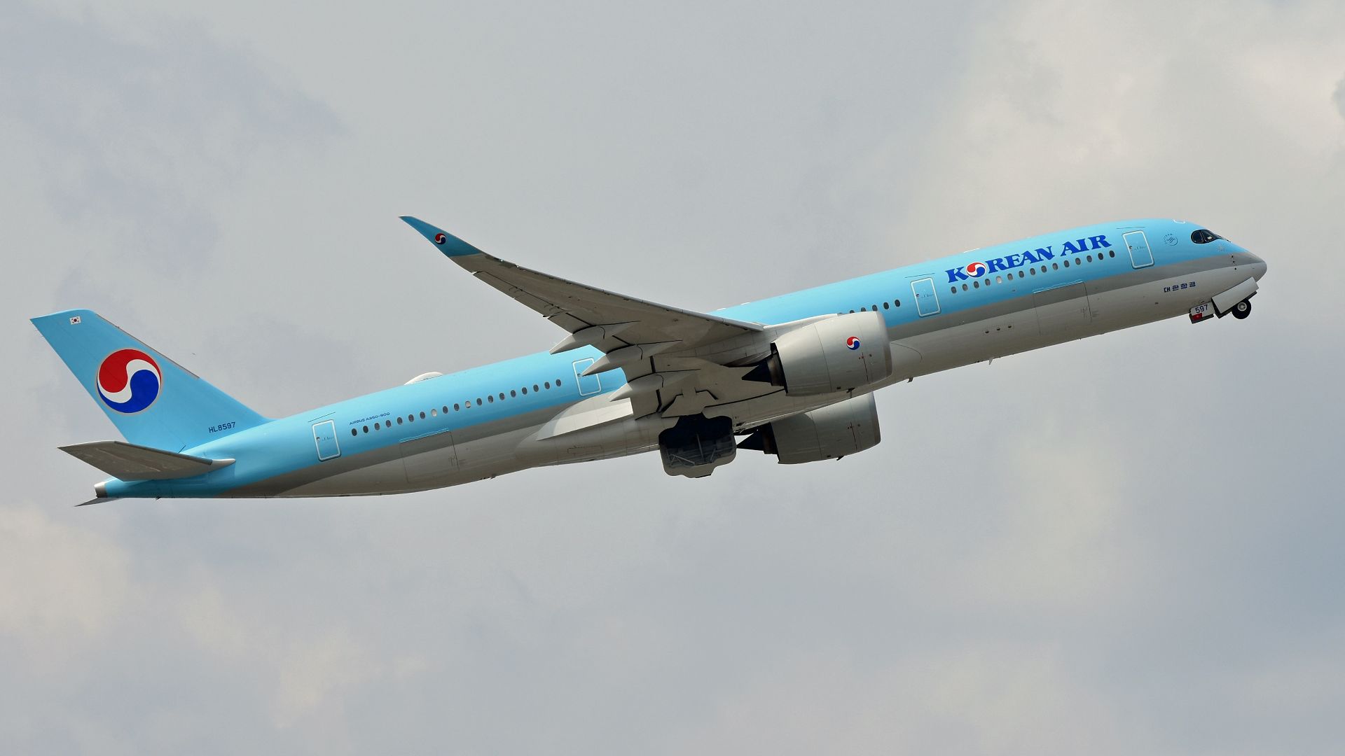 File:HL8597 @ FUK, 2025-03-29.jpg