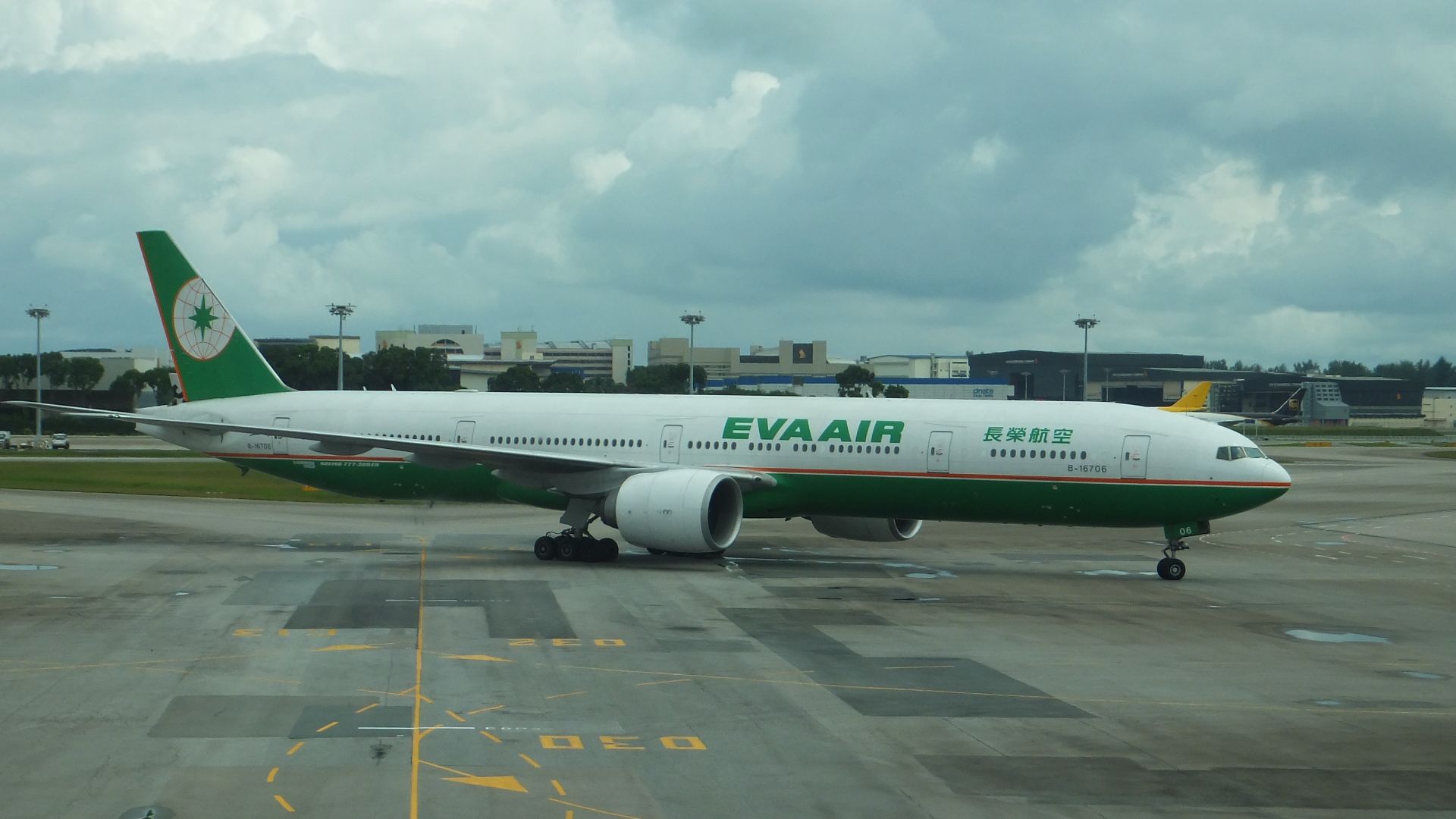 File:EVA Air Boeing 777-300ER B-16706 Taxiing at Changi Airport 20130211a.jpg
