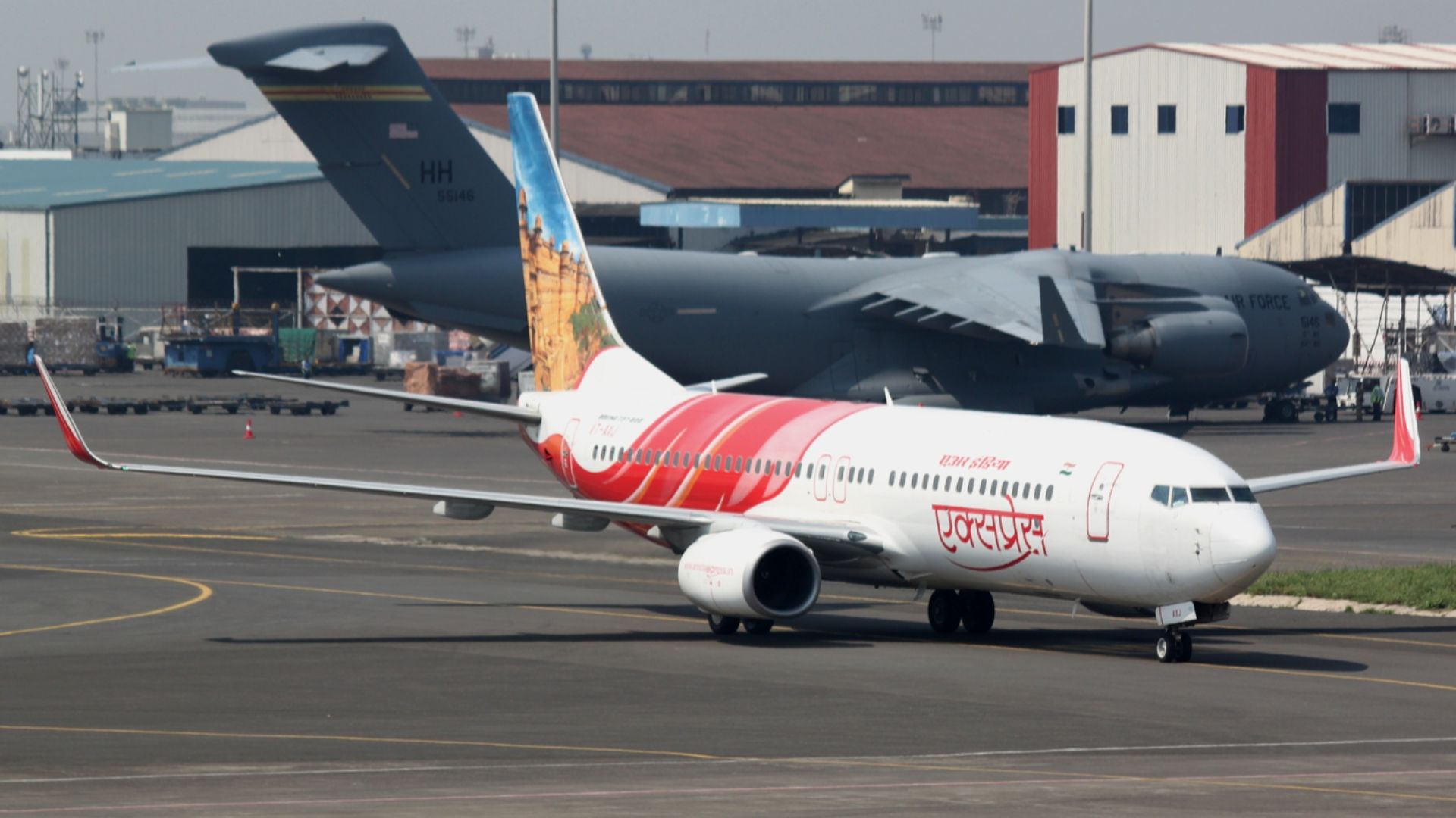 File:Air India Express Boeing 737-800 SDS-2.jpg