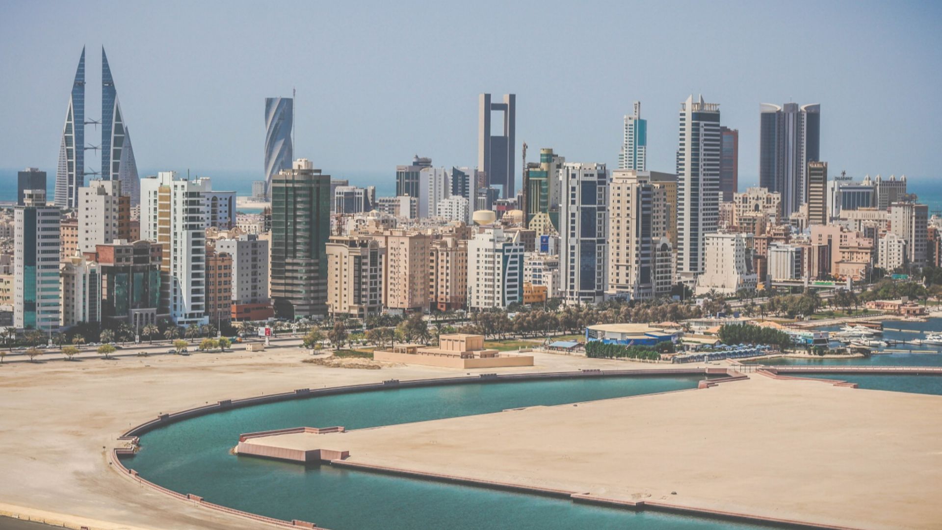 File:Manama, Bahrain Decembre 2014.jpg