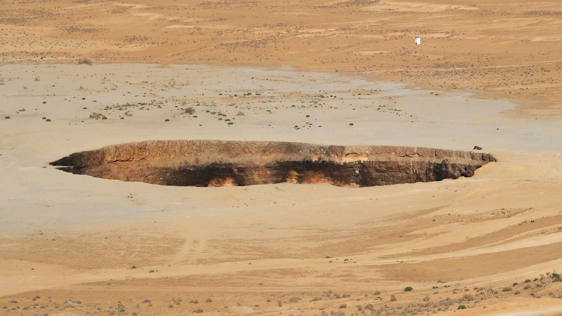 File:Darvaza Gas Crater - Daytime (42435086112).jpg