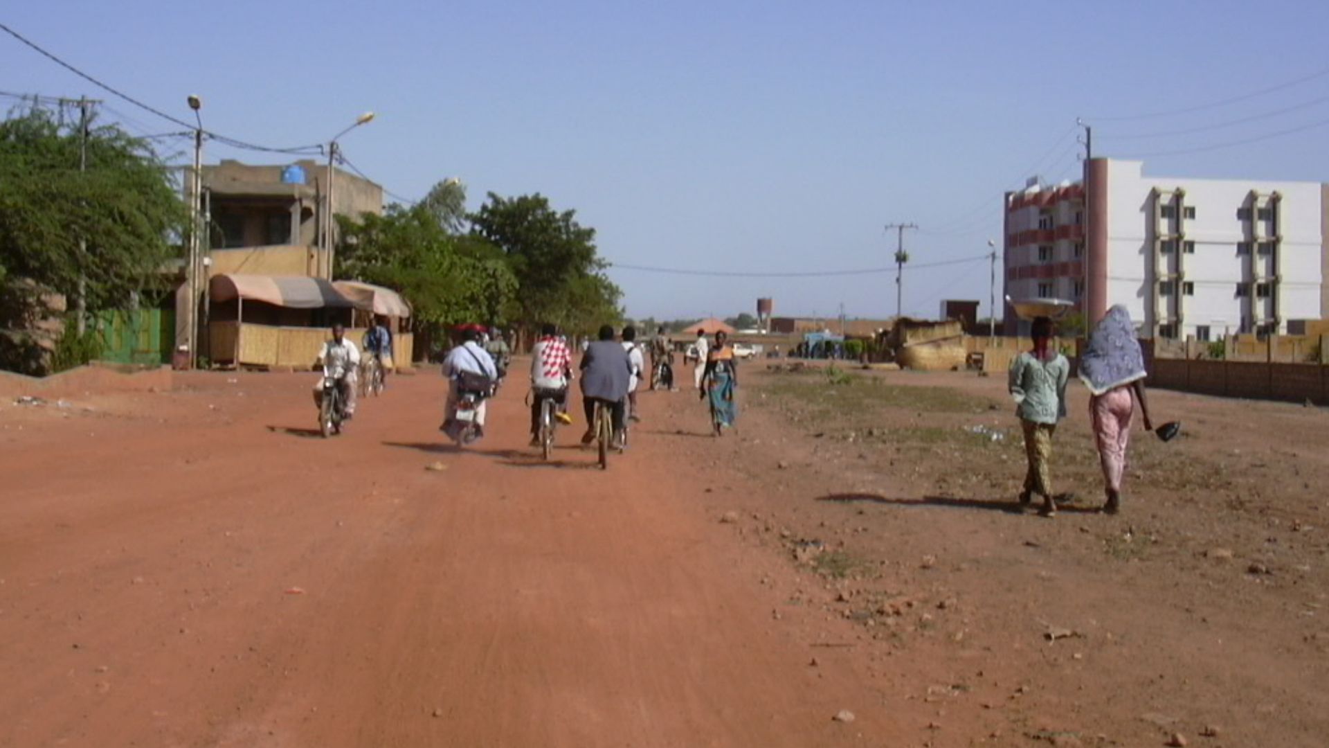 File:July 2004 Ouagadougou streets 6.jpg