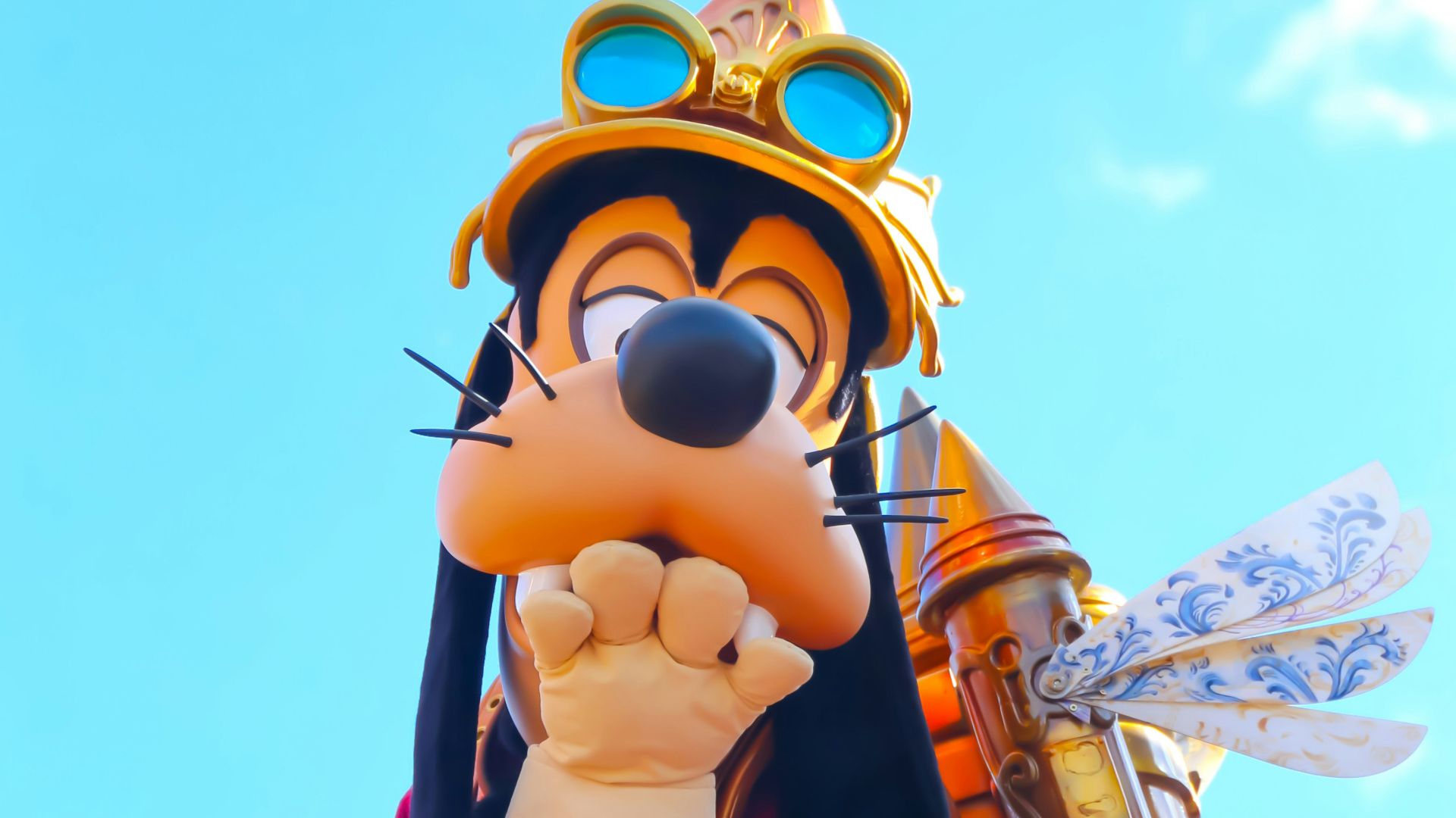 yellow and brown robot with wings