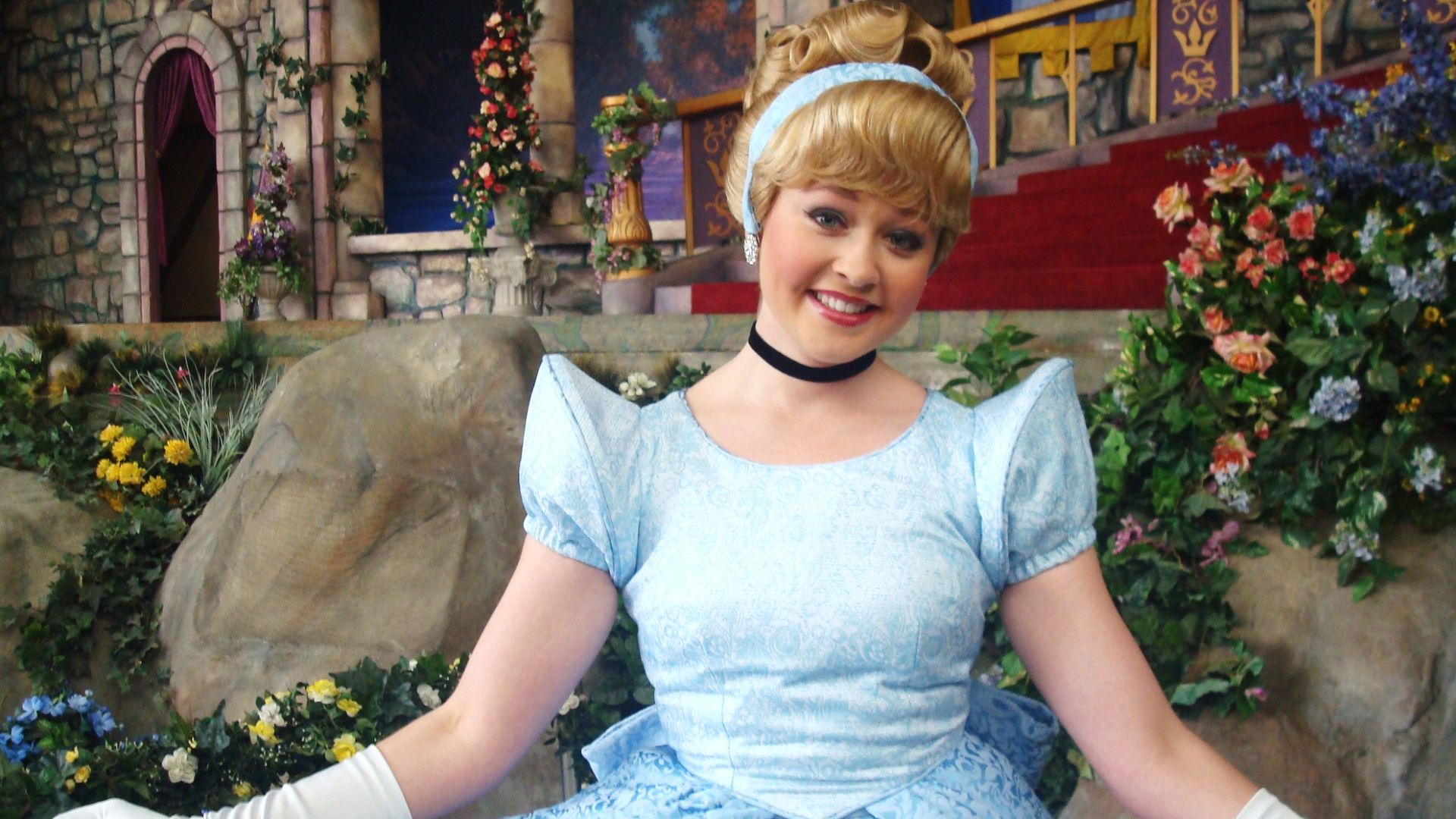 File:Cinderella in meeting set Disneyland.jpg