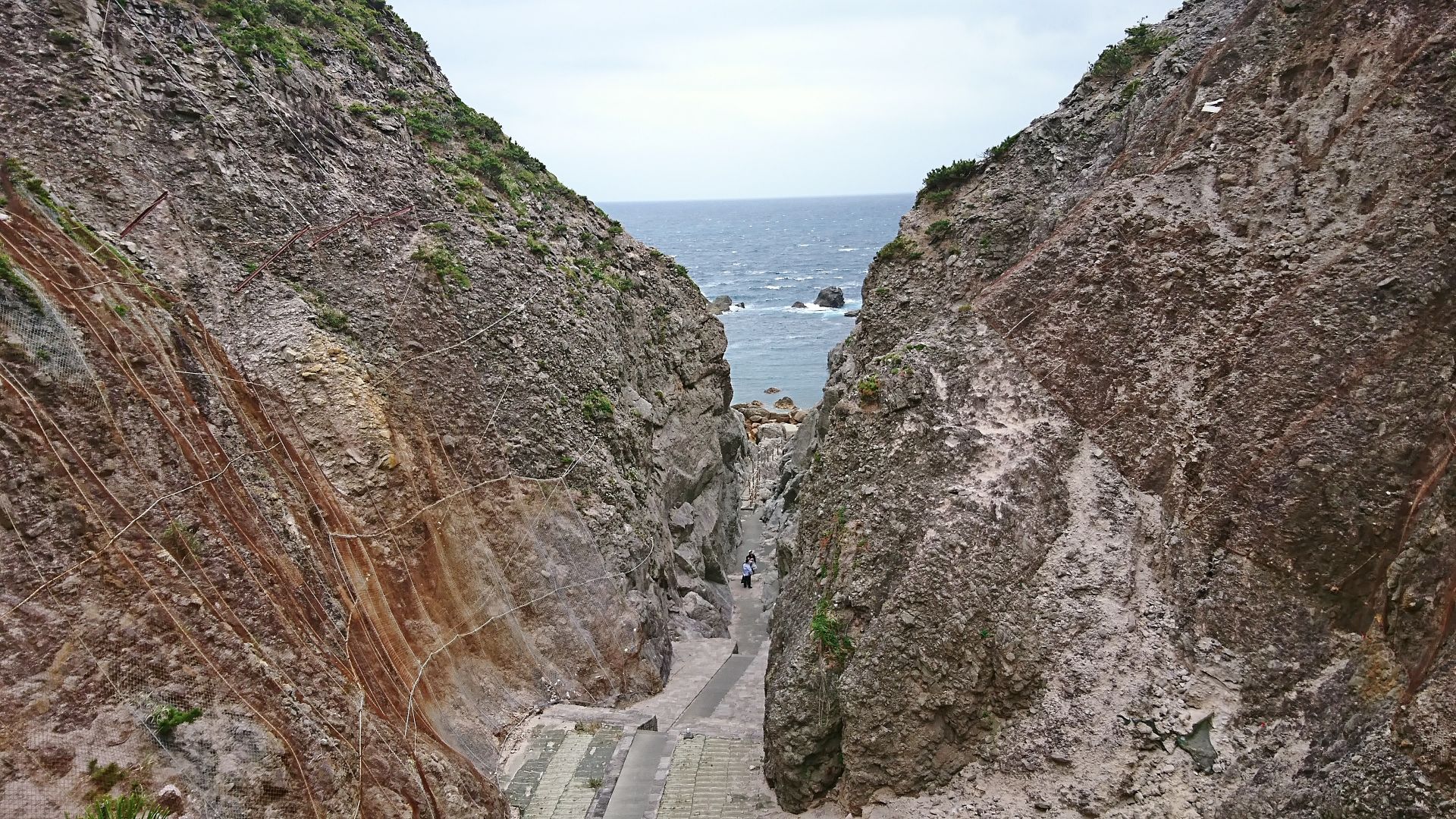 File:Jinata hot spring2.jpg