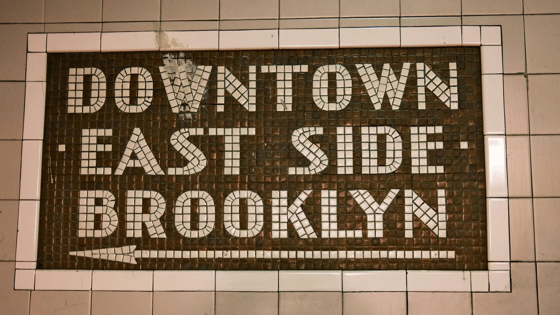 a sign that is on the side of a wall