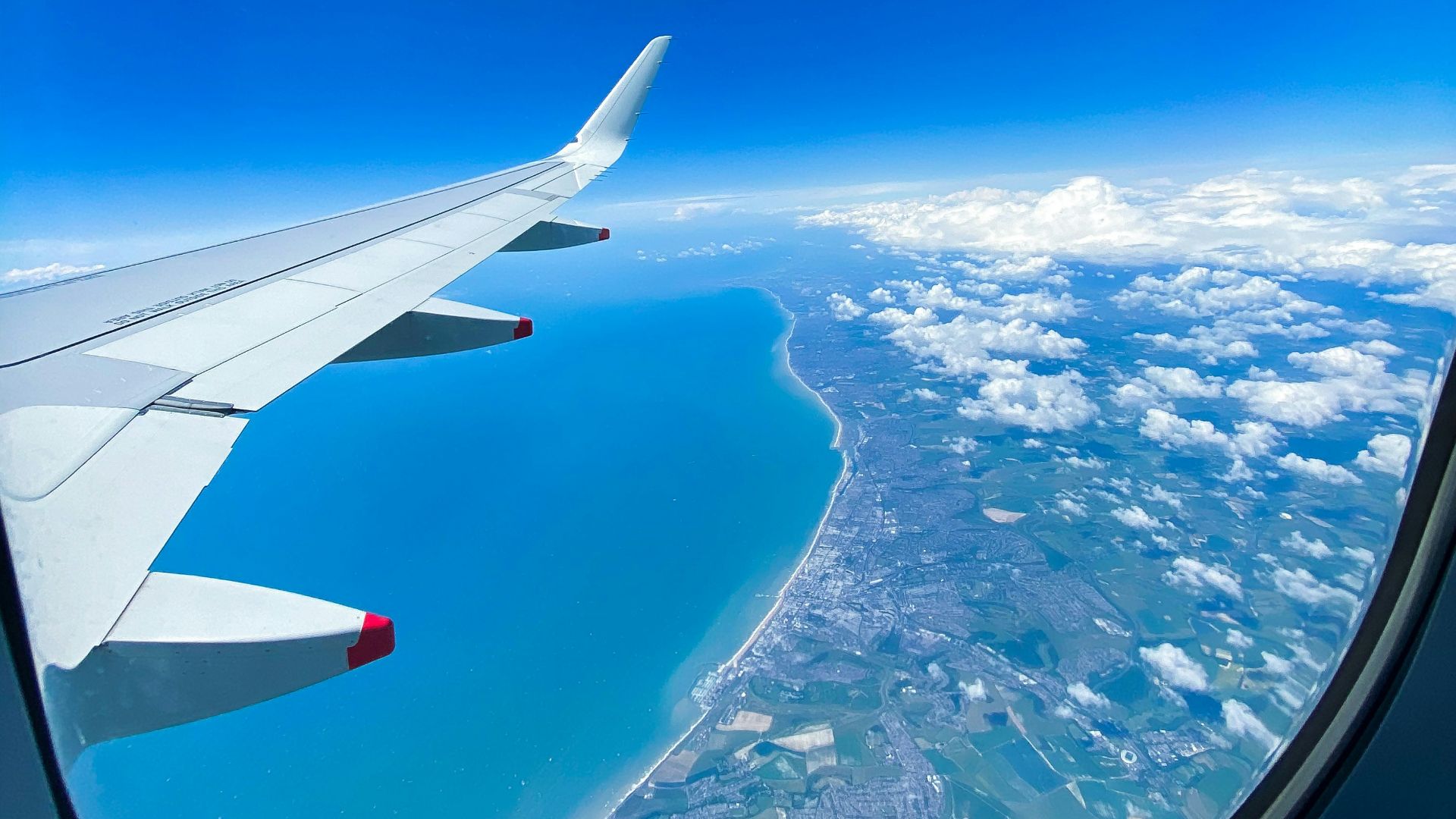white and red airplane wing during daytime