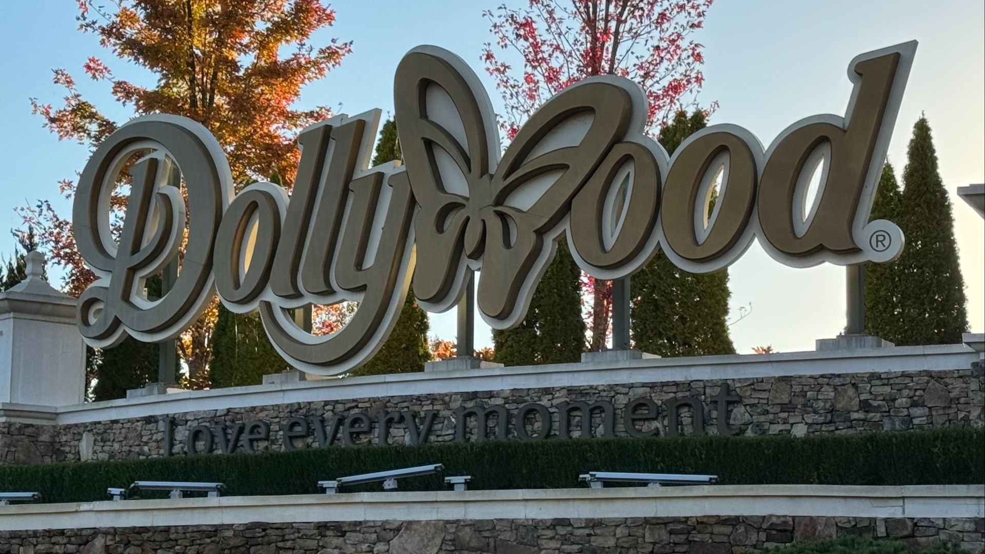 File:Dollywood sign - October 2023 - Sarah Stierch.jpg