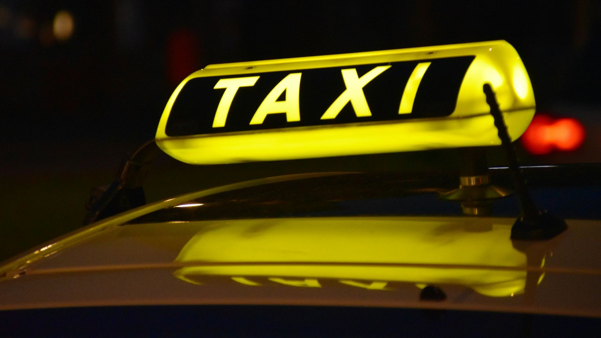 yellow Taxi light sign