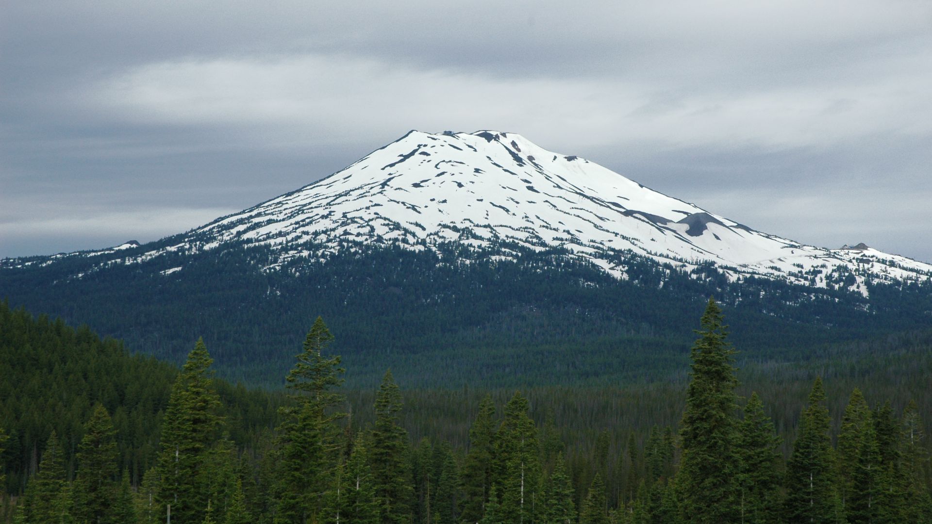 File:Mount Bachelor closeup.jpg