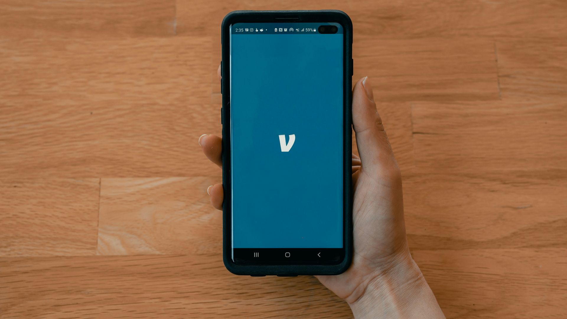 black samsung android smartphone displaying blue screen