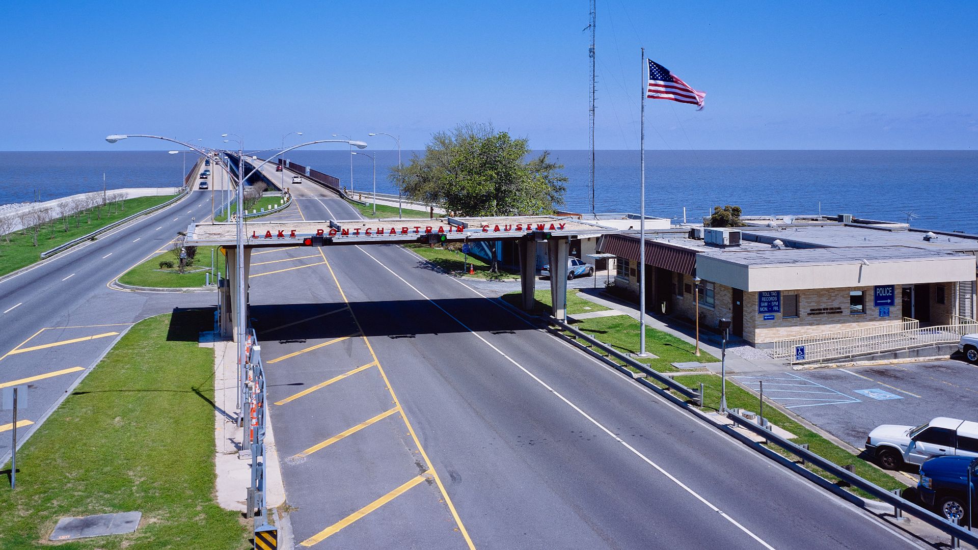 File:Lake Pontchartrain Causeway Southern Toll Plaza HAER LA-21-2 crop.jpg