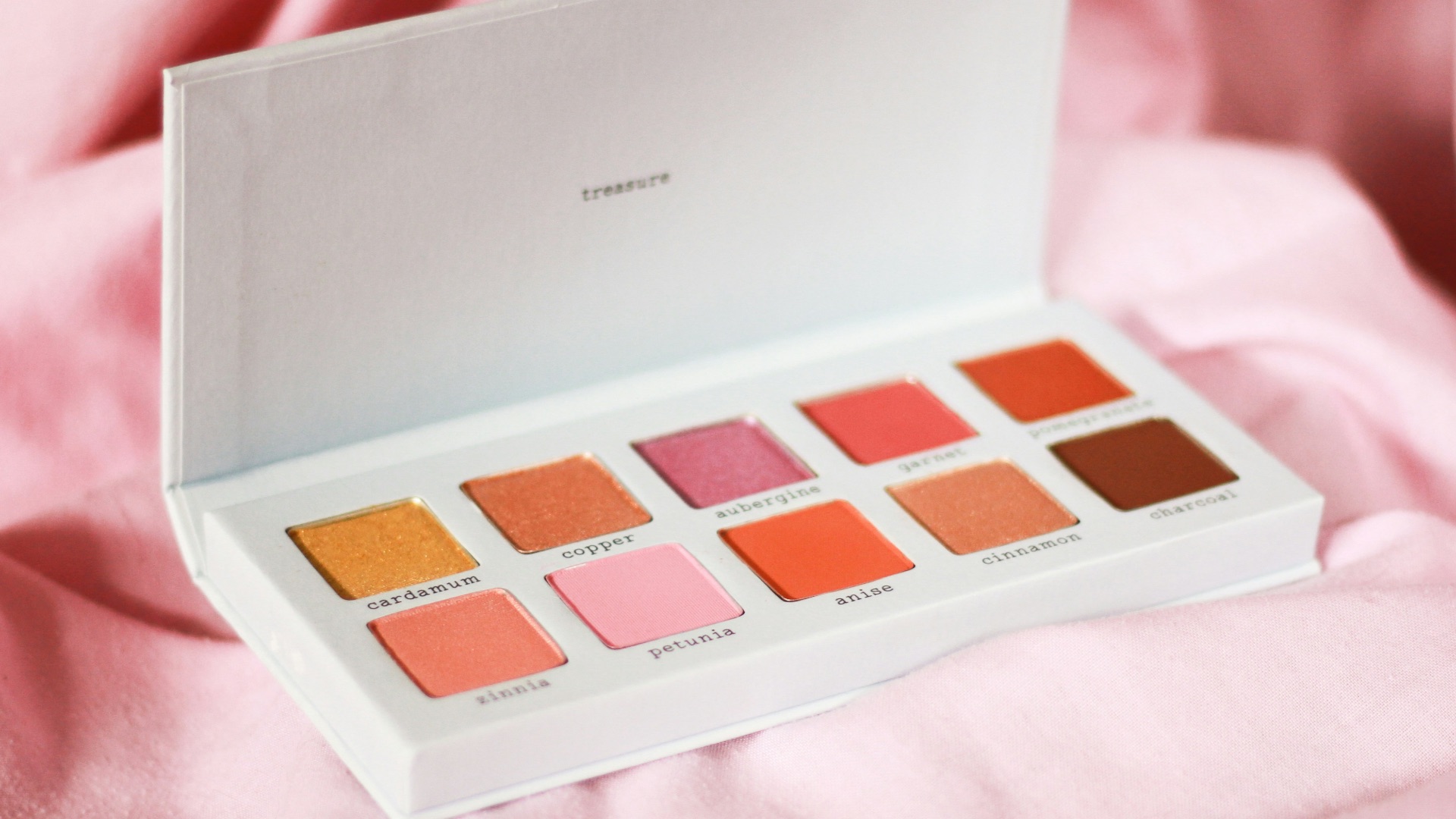 white and brown eyeshadow palette