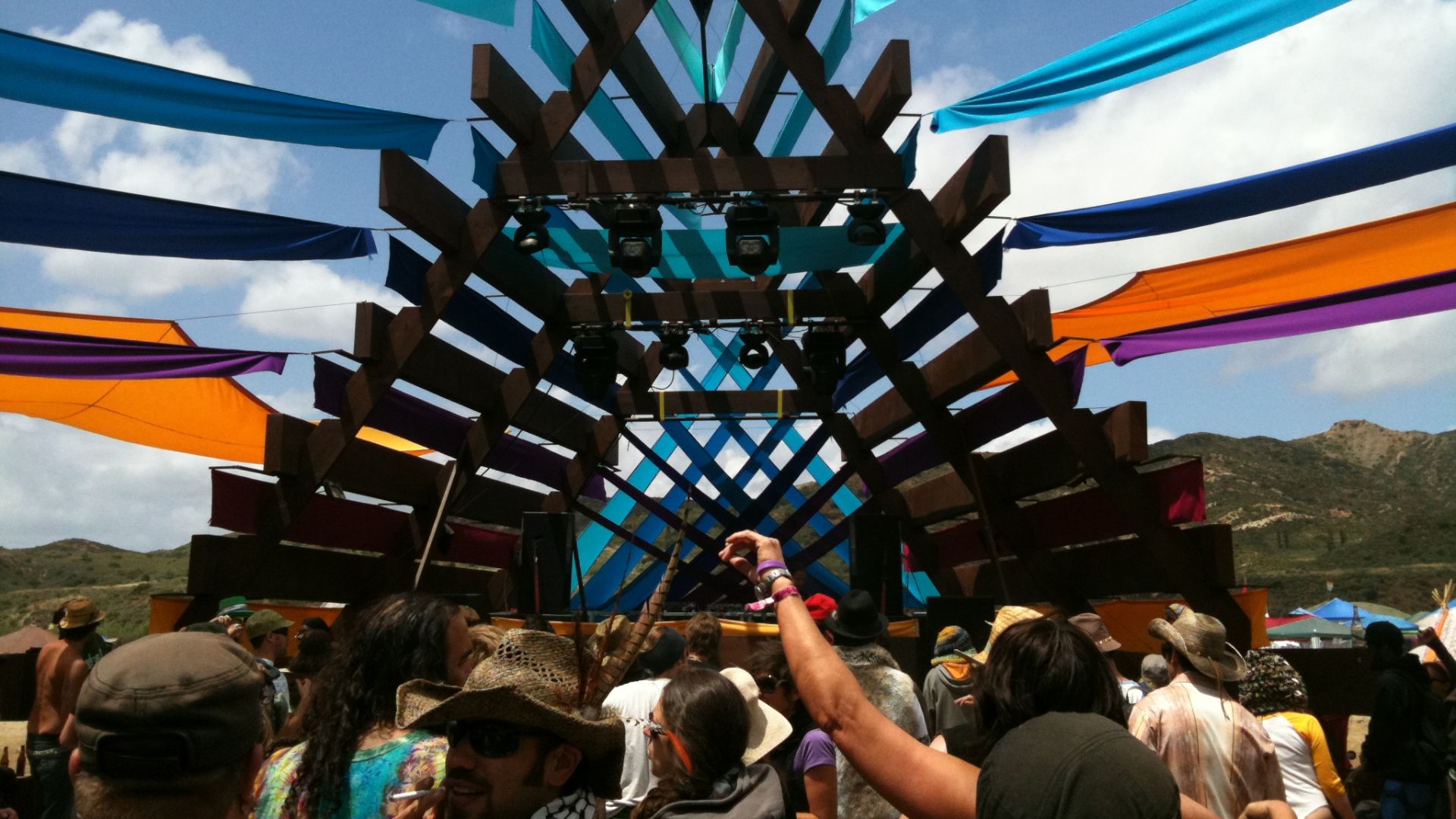 File:Lightning in a Bottle 2011.jpg