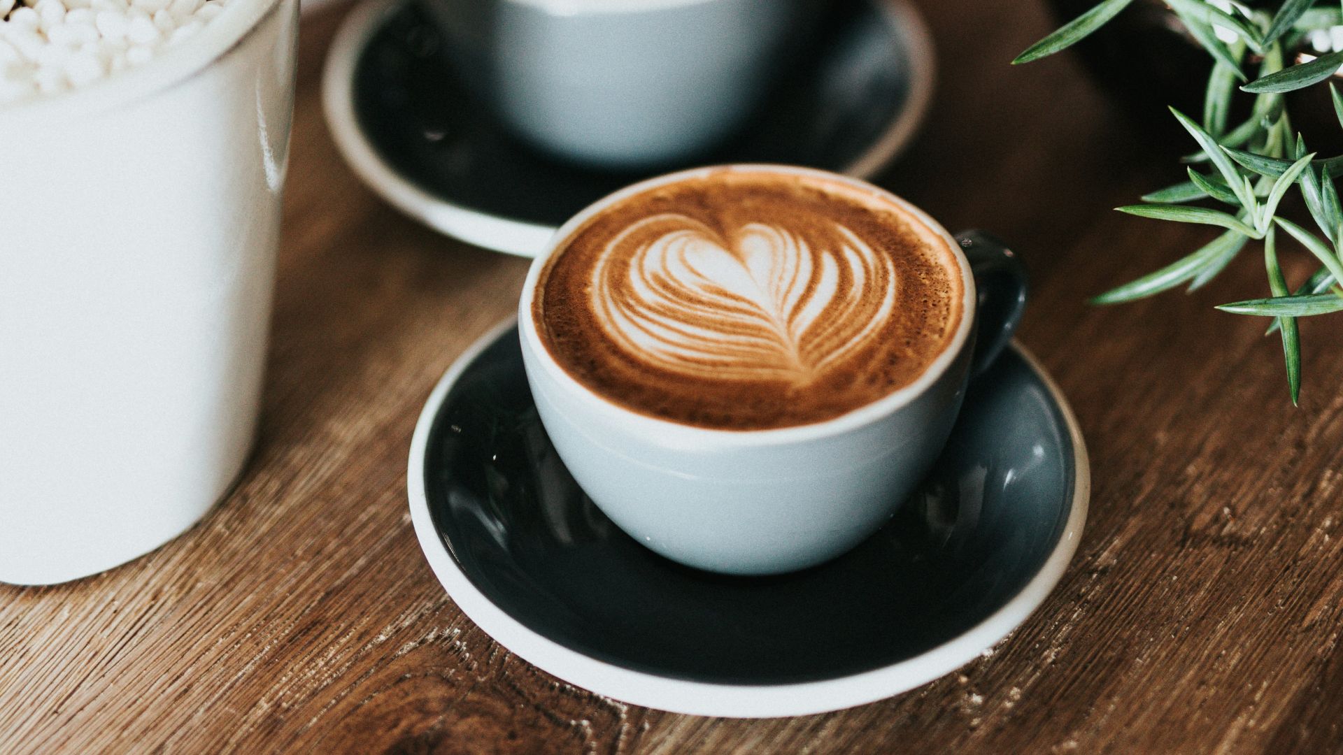 shallow focus photography of coffee late in mug on table