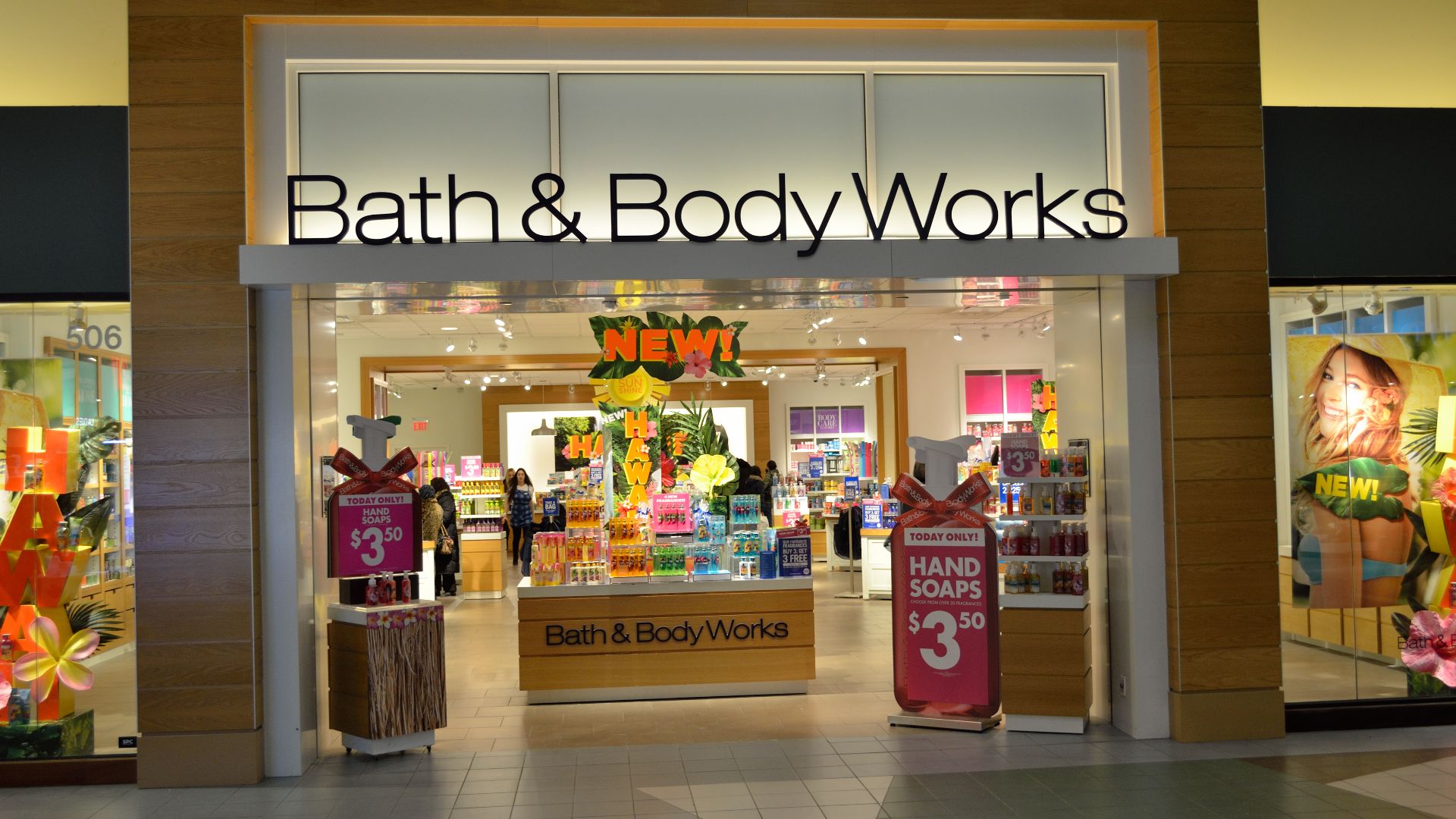 File:Bath&BodyWorksVaughanMills.jpg