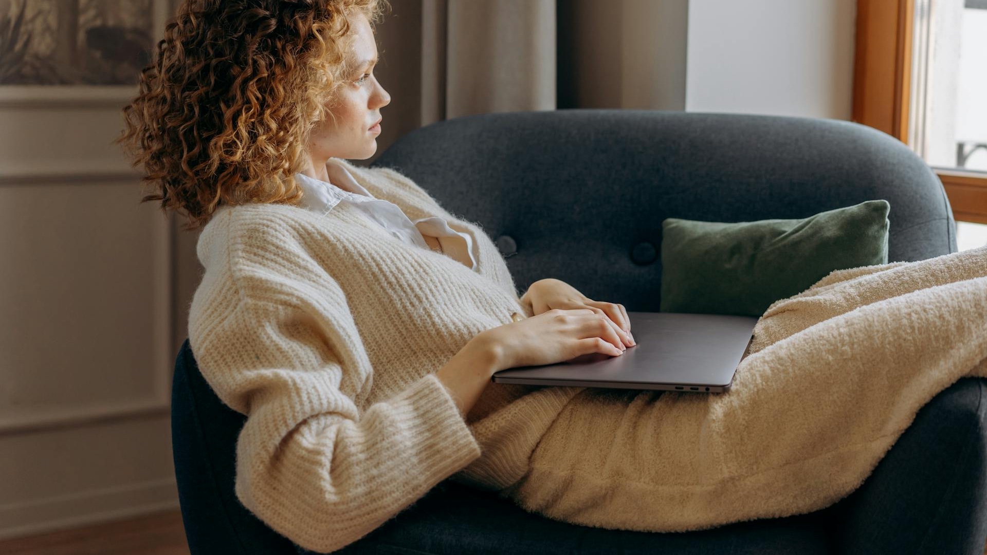 Pexels-Mikhail-Nilov-6968090