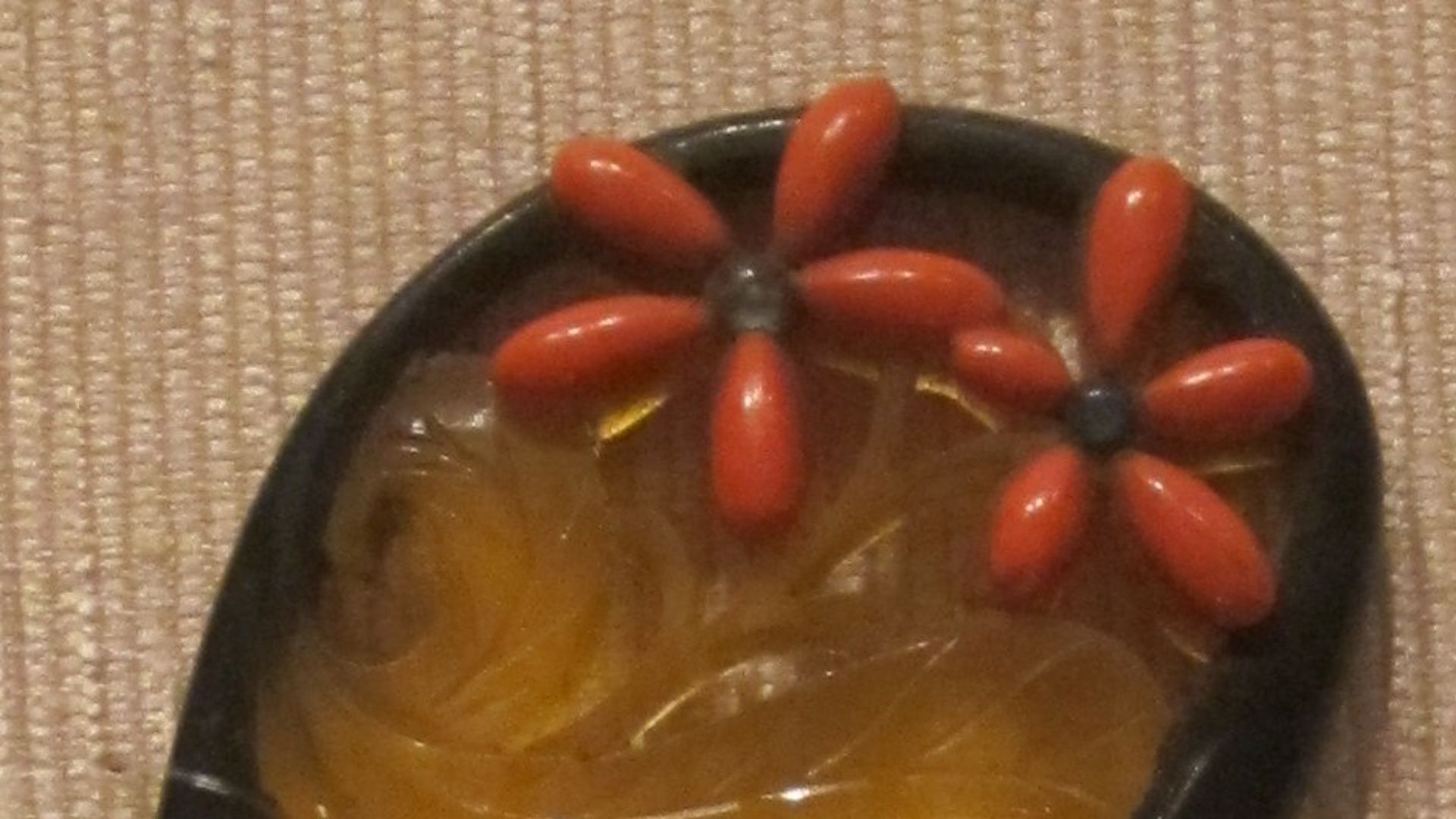 File:Ornamental Japanese hair pin, tortoiseshell with red lacquer, Edo or Taisho, Honolulu Museum of Art.JPG