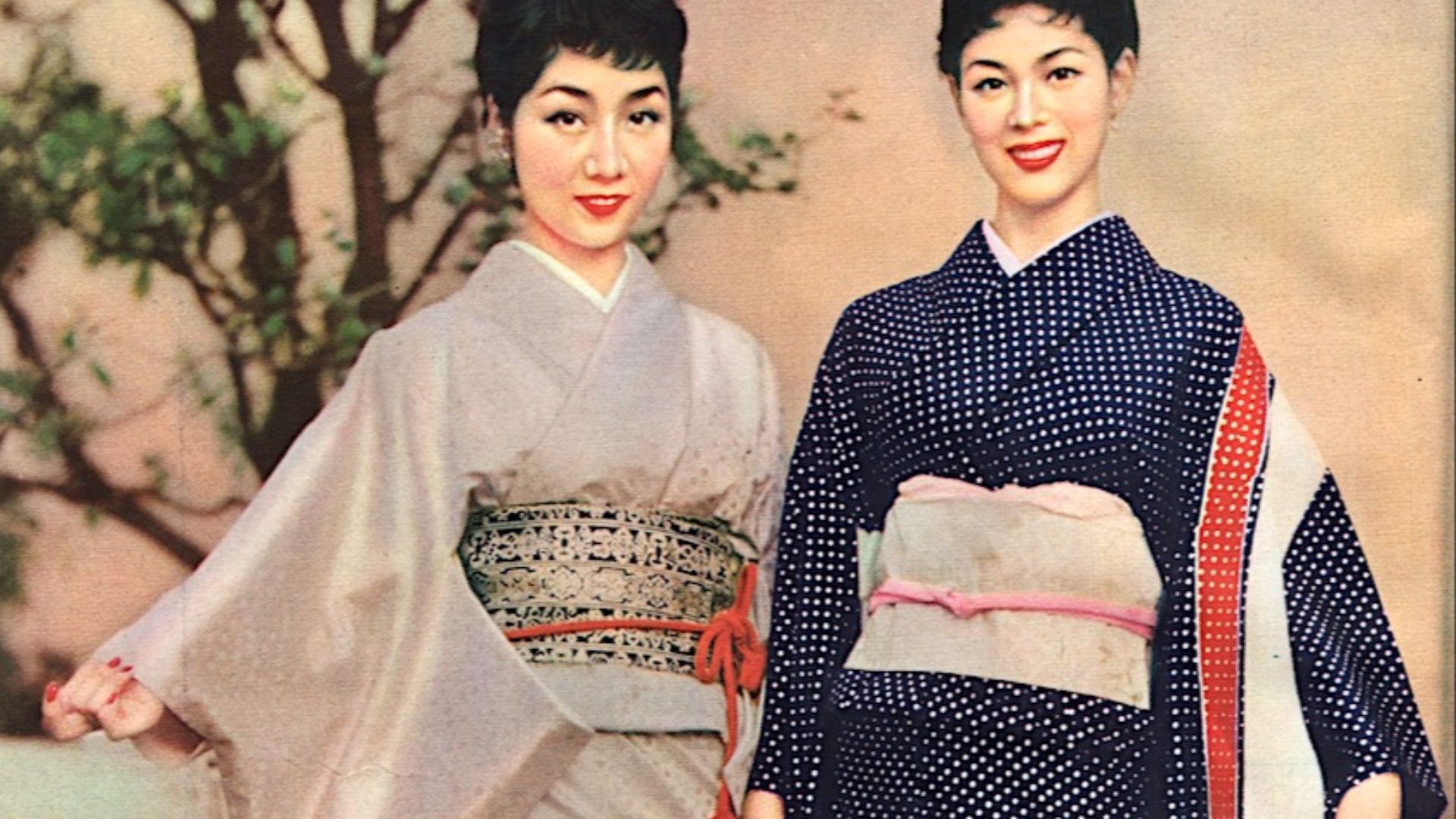 File:Kimono in 1956.jpg